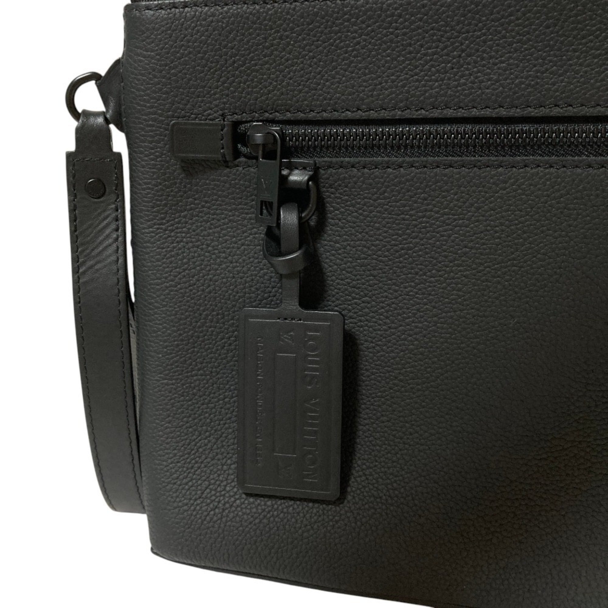 Louis Vuitton Noir Leather Clutch Bag Handbag Pouch (Pre-Owned)