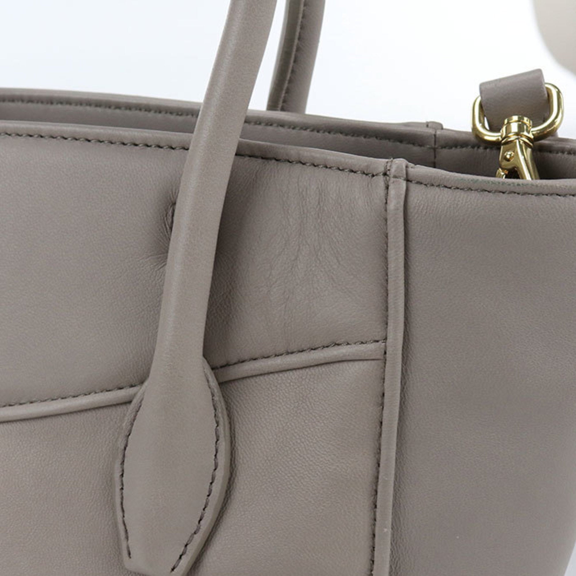 Miu Miu Gray Leather Tote Bag (Pre-Owned)