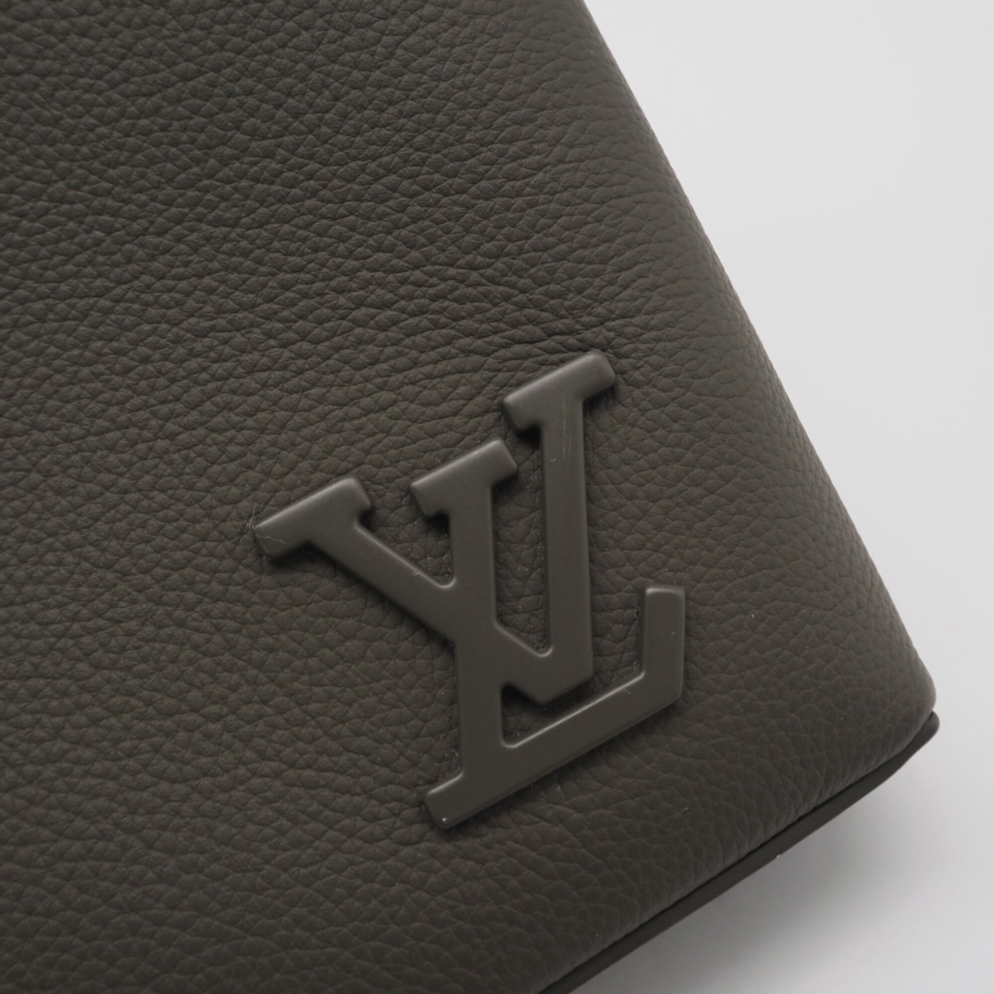 Louis Vuitton Khaki Leather Clutch Bag Pouch (Pre-Owned)