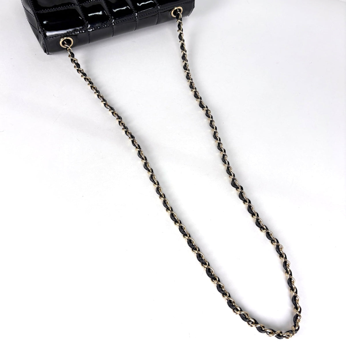 Chanel Chocolate Bar Black Patent Leather Shoulder Bag (Pre-Owned)