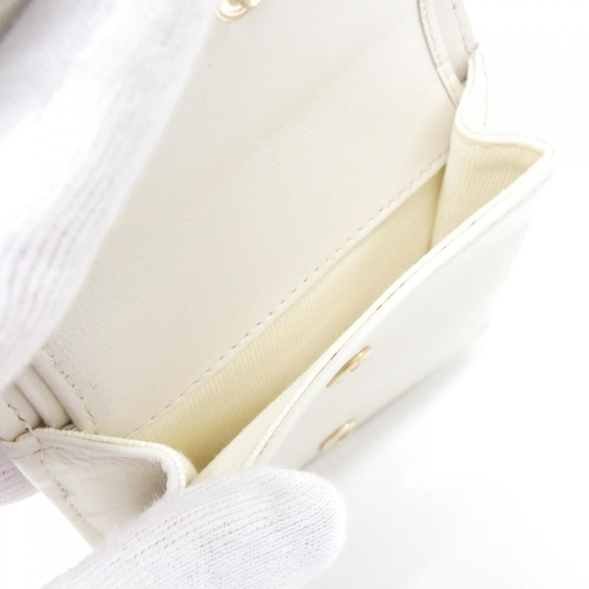 Chanel White Grained Calfskin Wallet (Bi-Fold) (Pre-Owned)