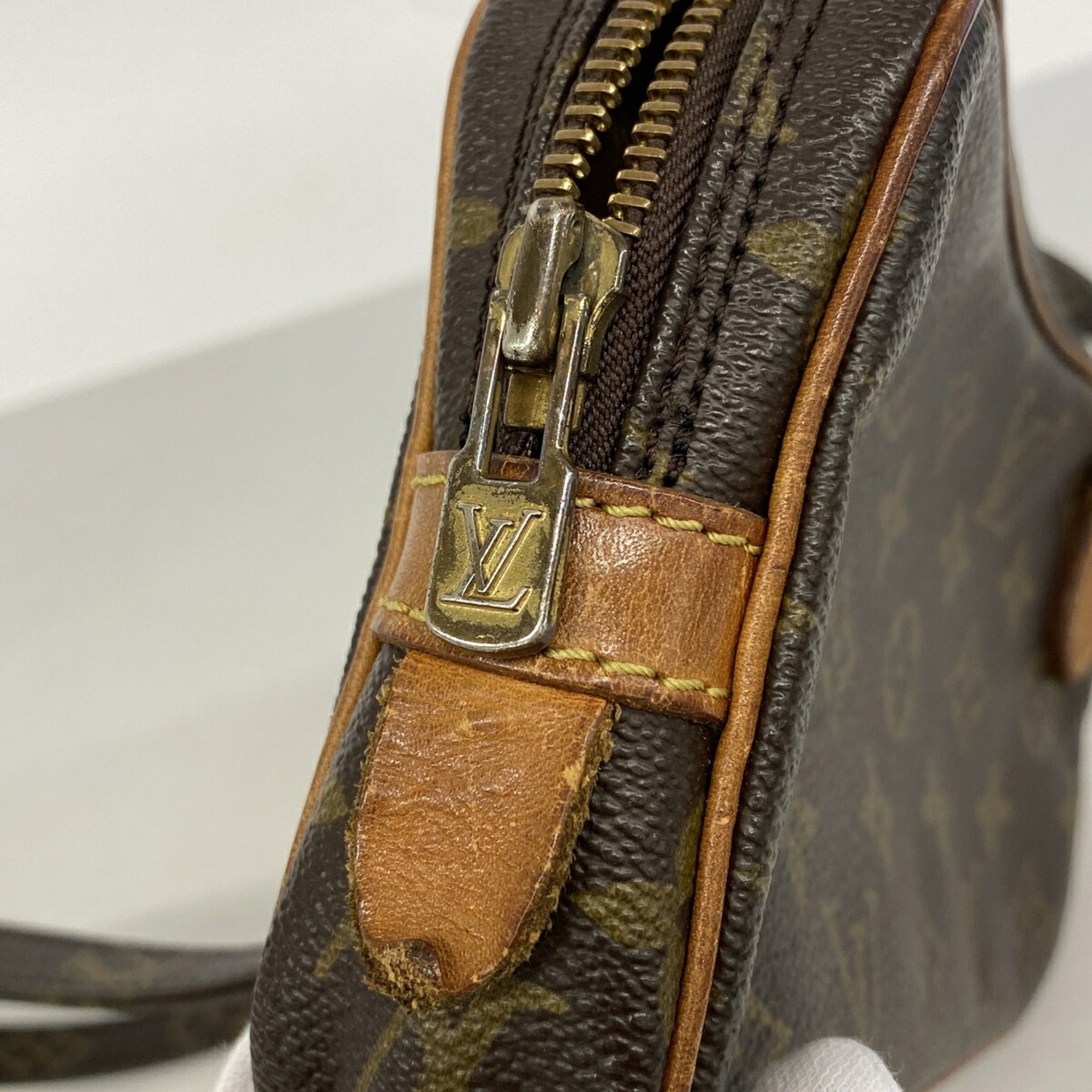 Louis Vuitton Brown Shoulder Bag (Pre-Owned)