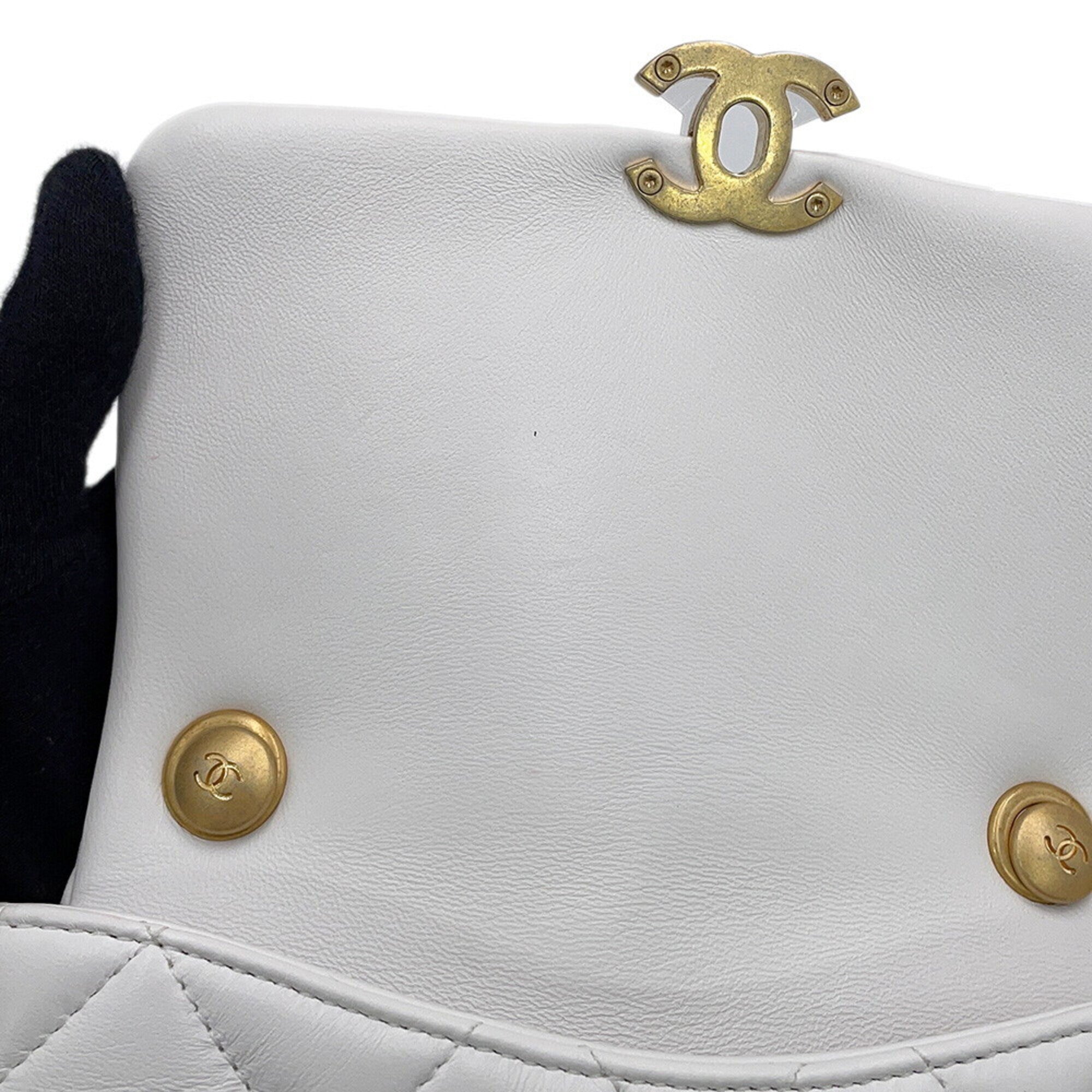 Chanel Matelasse White Leather Handbag Shoulder Bag (Pre-Owned)