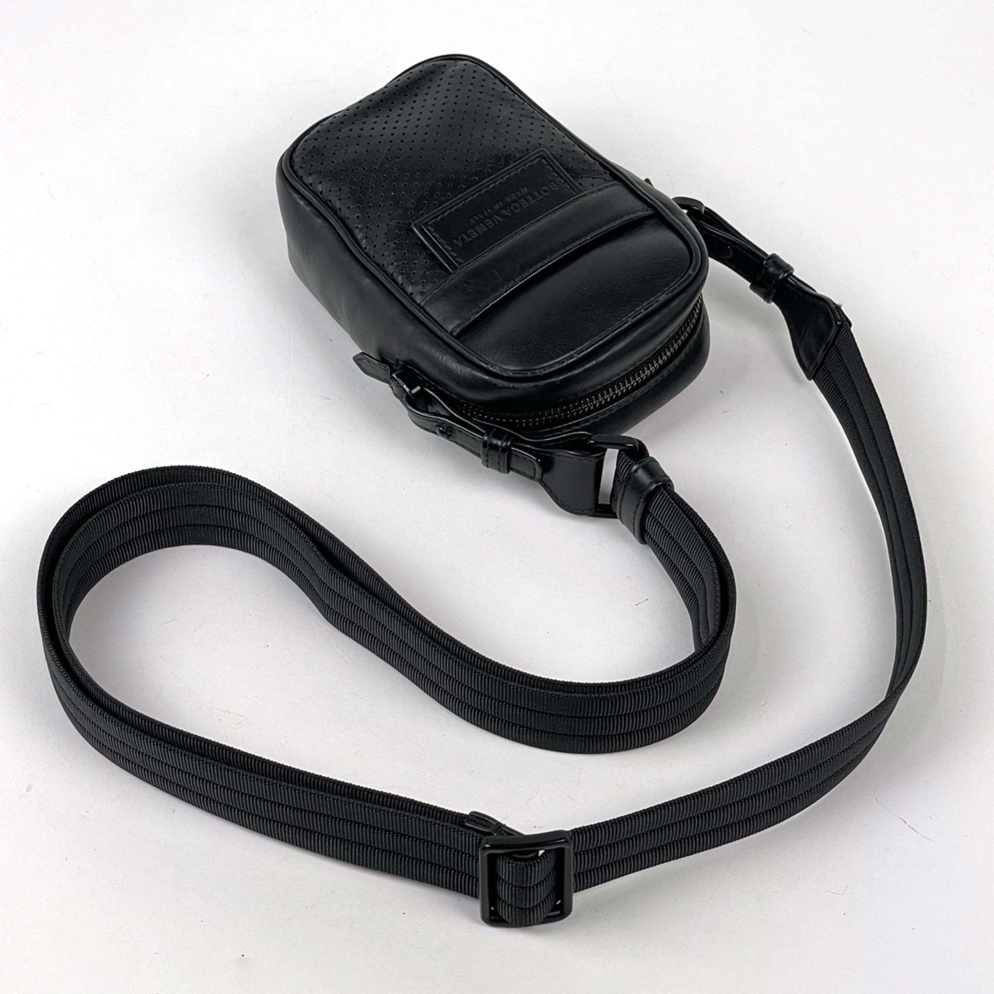 Bottega Veneta Black Leather Pouch Shoulder Bag (Pre-Owned)