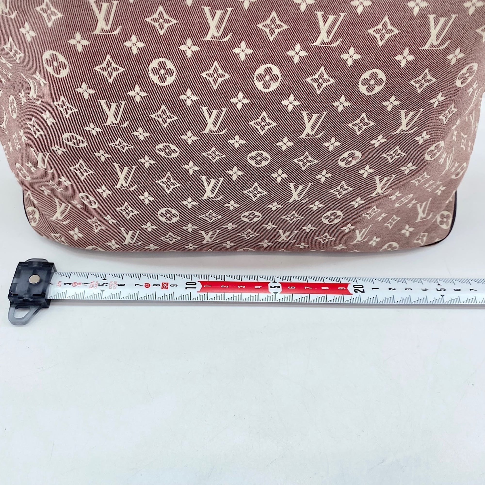 Louis Vuitton Wine Shoulder Bag (Pre-Owned)