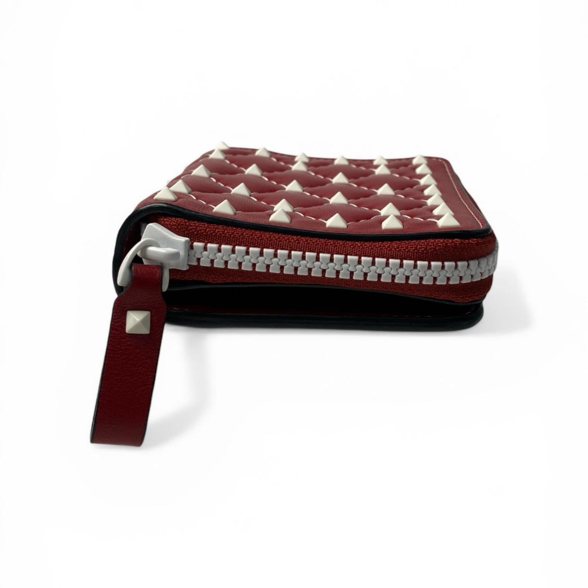 Valentino Garavani Red Color White Leather Wallet (Bi-Fold) (Pre-Owned)