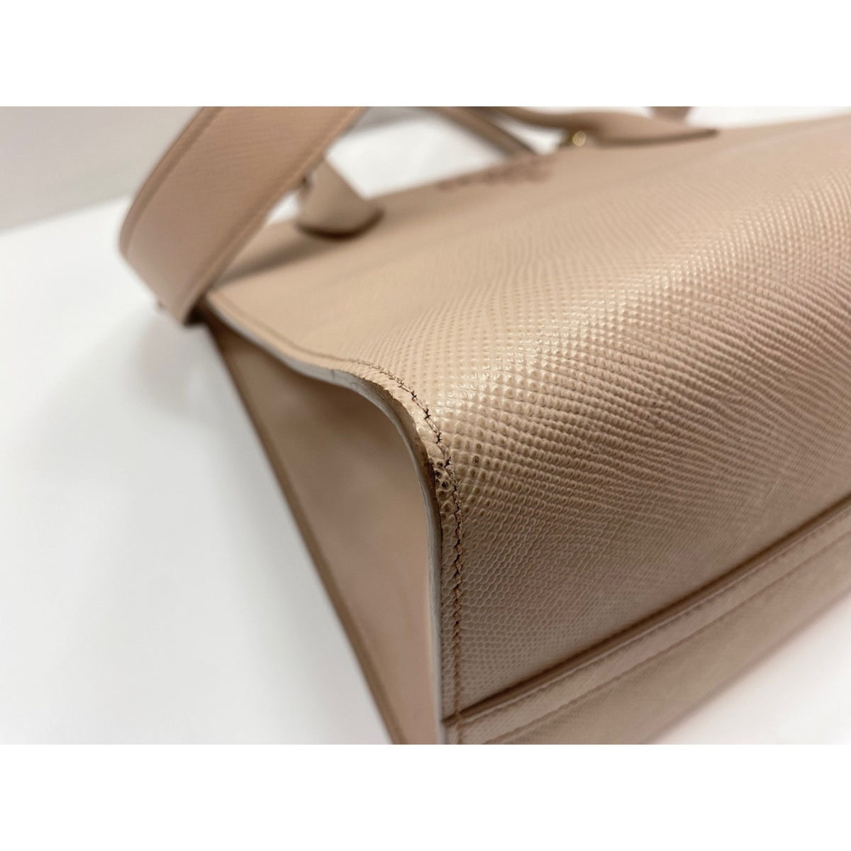 Prada Beige Handbag (Pre-Owned)