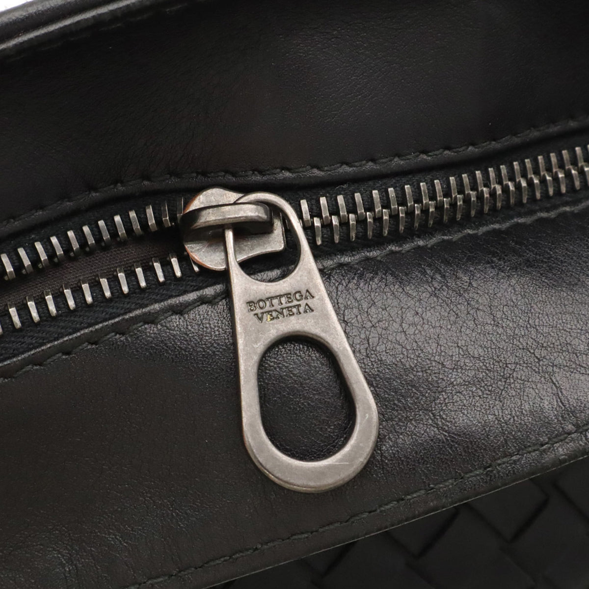 Bottega Veneta Black Intrecciato Shoulder Bag (Pre-Owned)