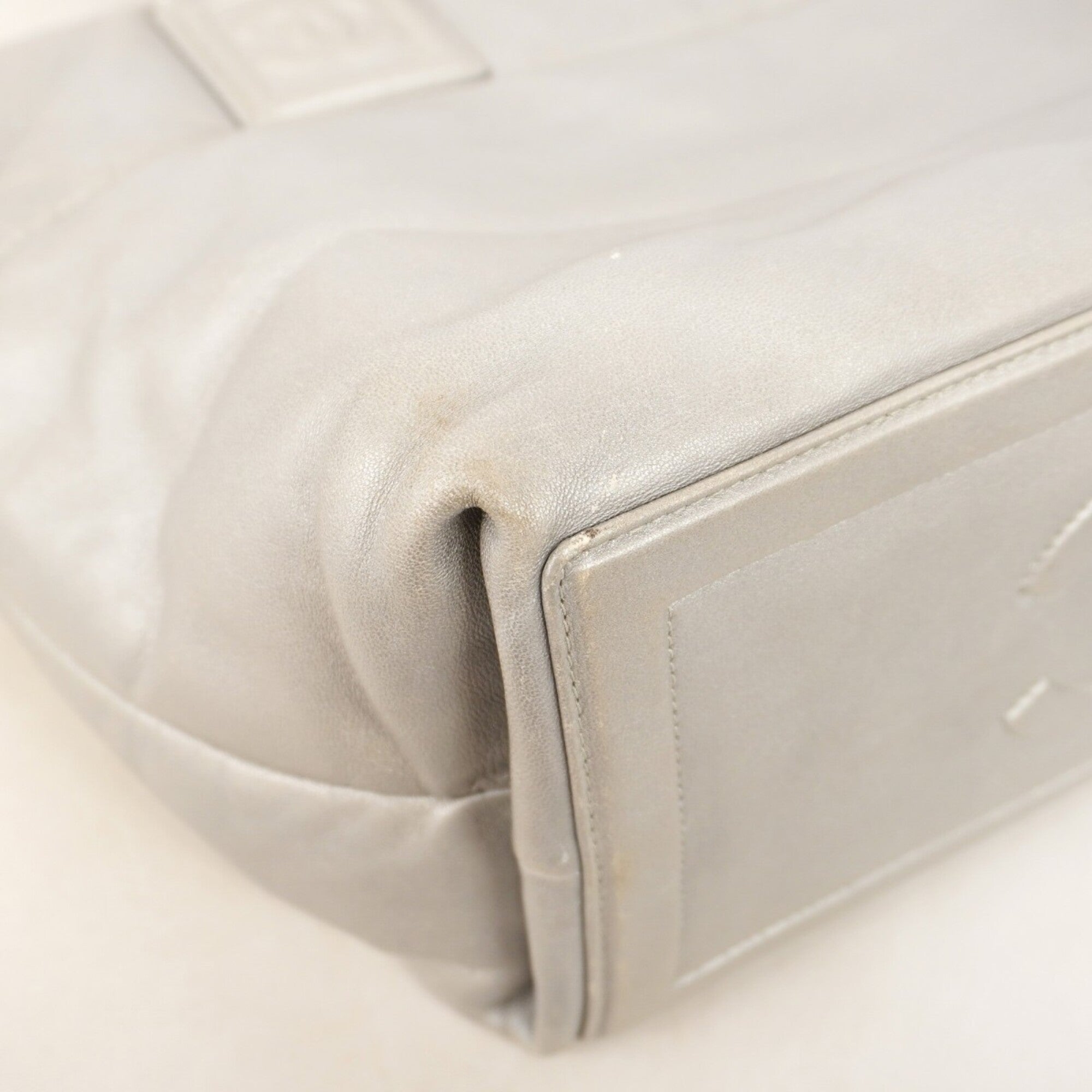 Chanel Gray Leather Tote Bag (Pre-Owned)