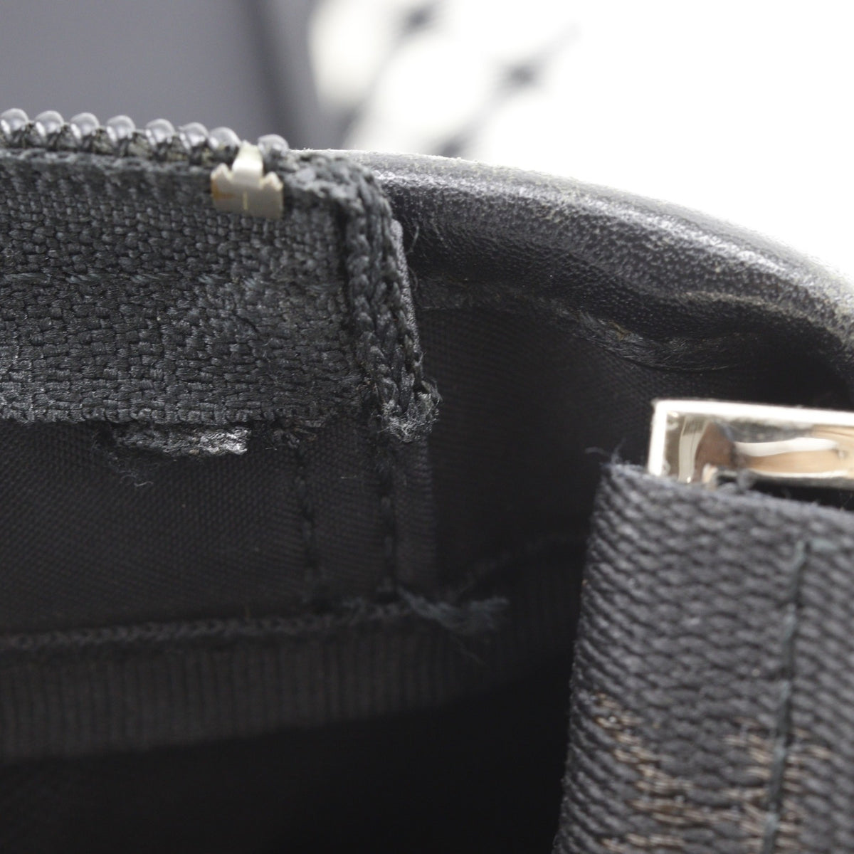 Burberry Black Label Black Nylon Shoulder Bag (Pre-Owned)