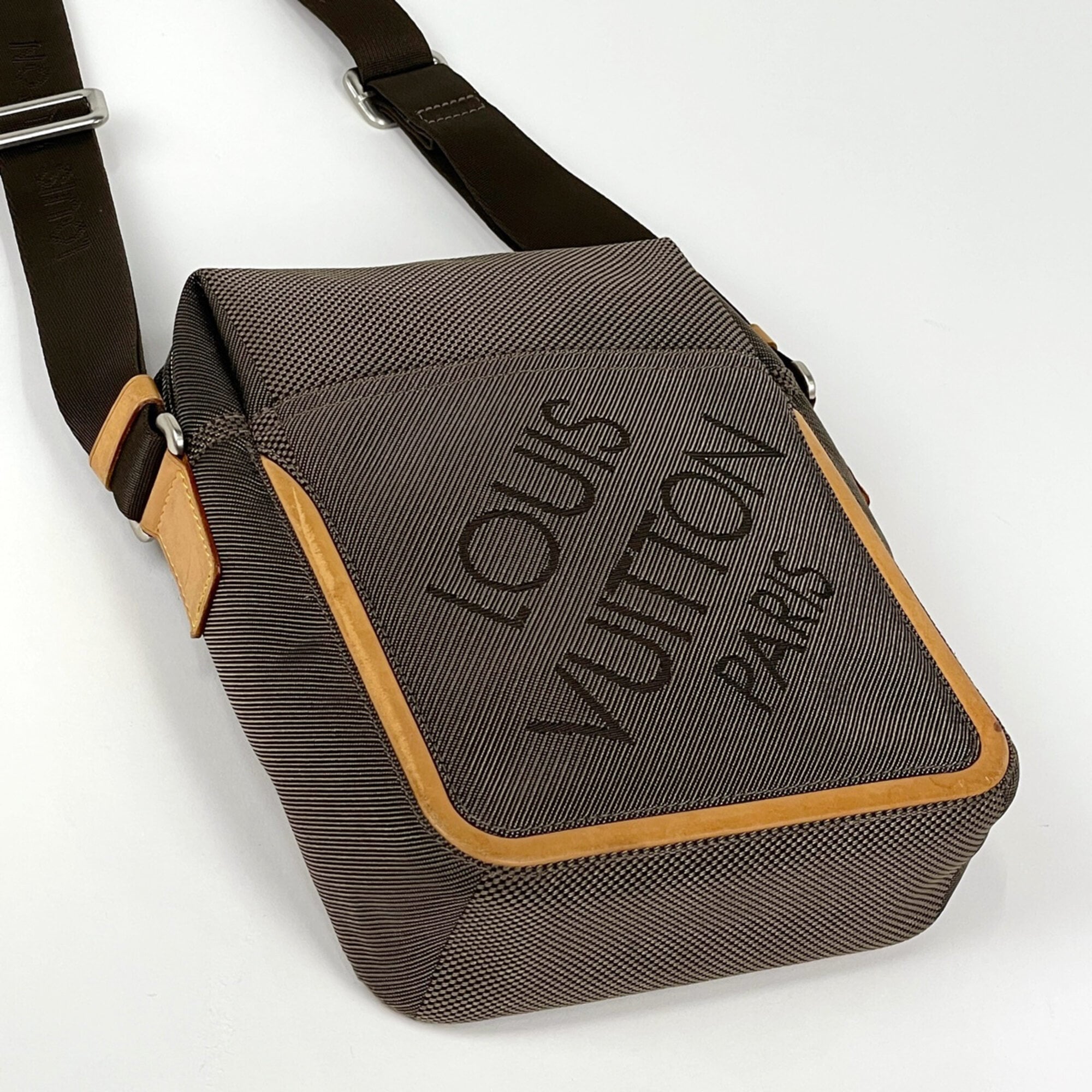 Louis Vuitton Dark Brown Earth Damier Geant Shoulder Bag (Pre-Owned)
