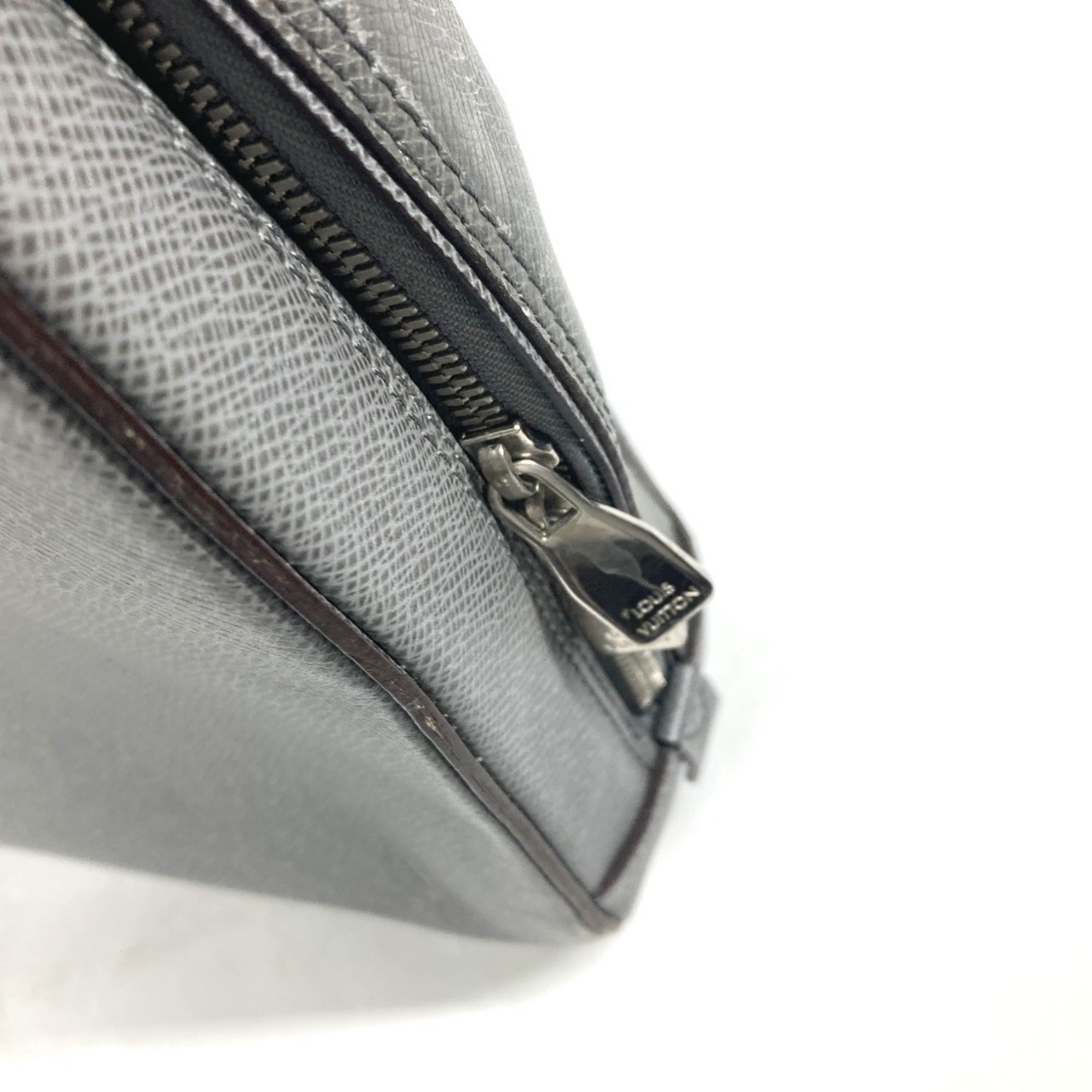 Louis Vuitton Glacier Gray Taiga Leather Handbag Tote Bag (Pre-Owned)