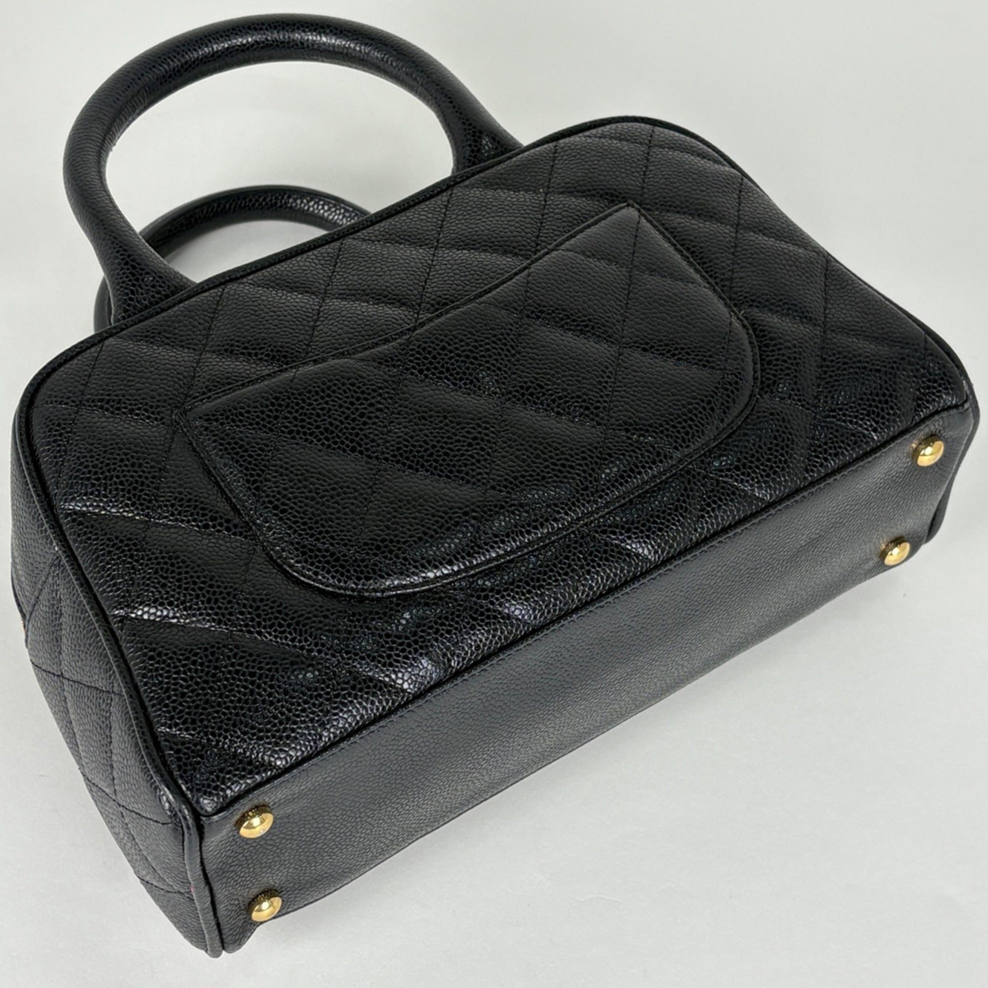 Chanel Black Grained Calfskin Handbag (Pre-Owned)