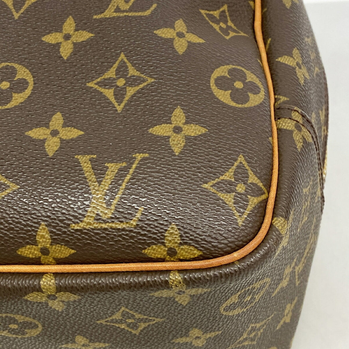 Louis Vuitton Brown Handbag (Pre-Owned)