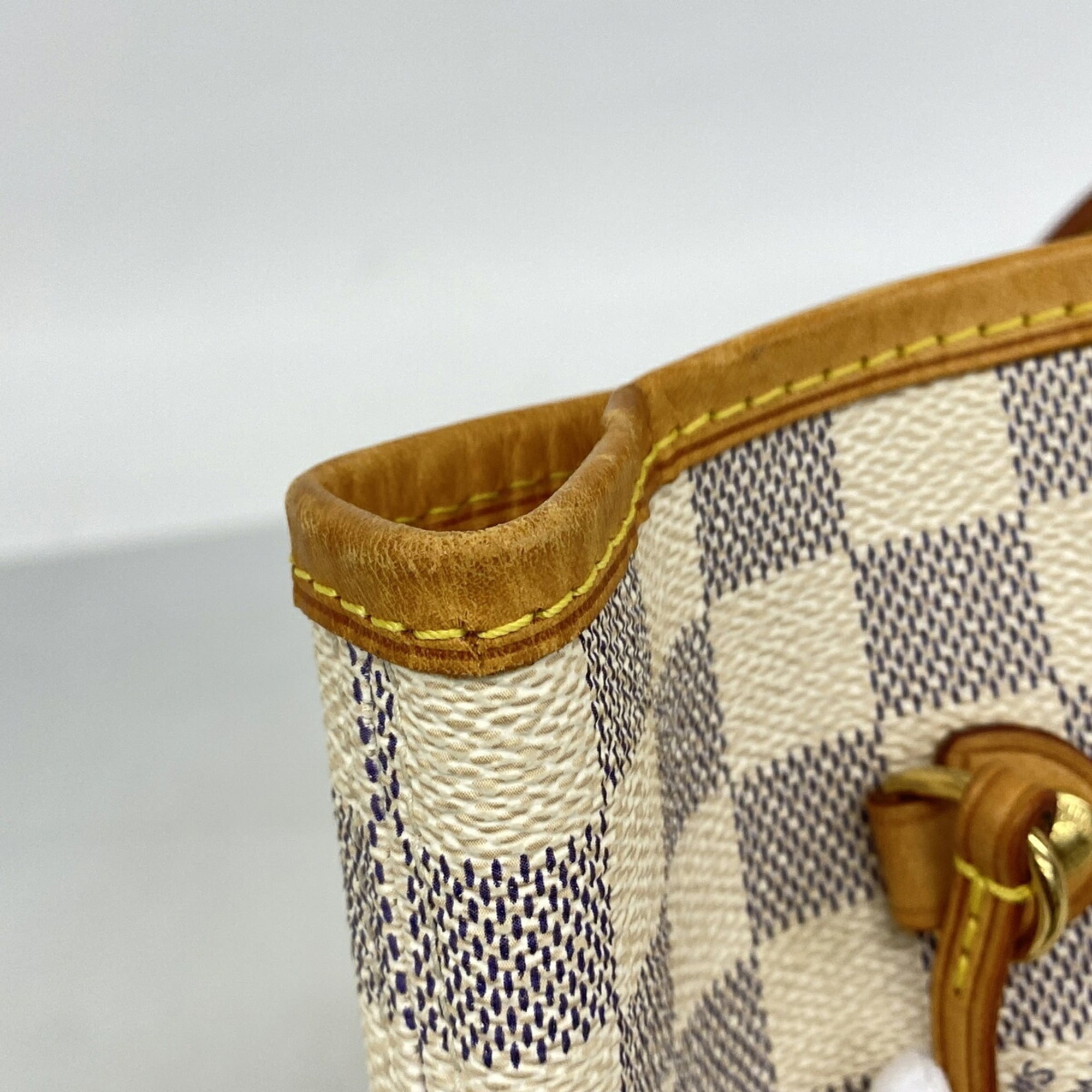 Louis Vuitton White Tote Bag (Pre-Owned)