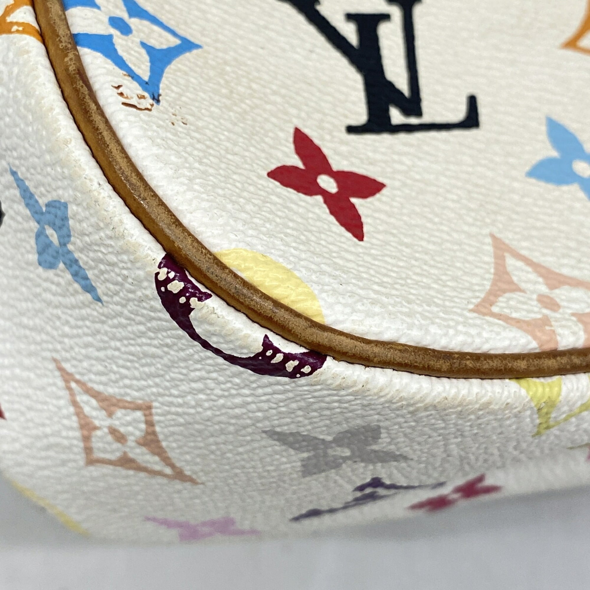 Louis Vuitton Blanc Shoulder Bag (Pre-Owned)