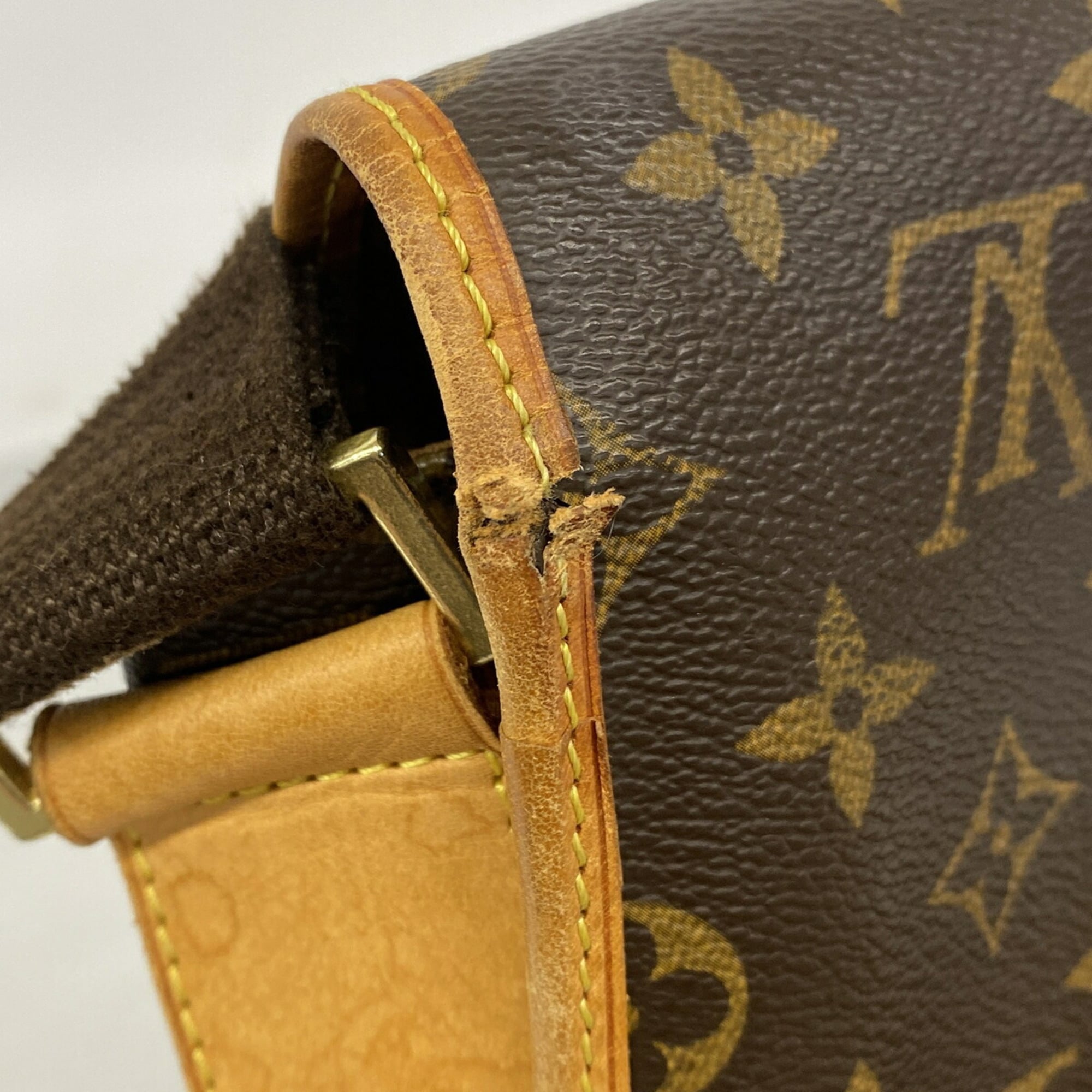 Louis Vuitton Brown Shoulder Bag (Pre-Owned)