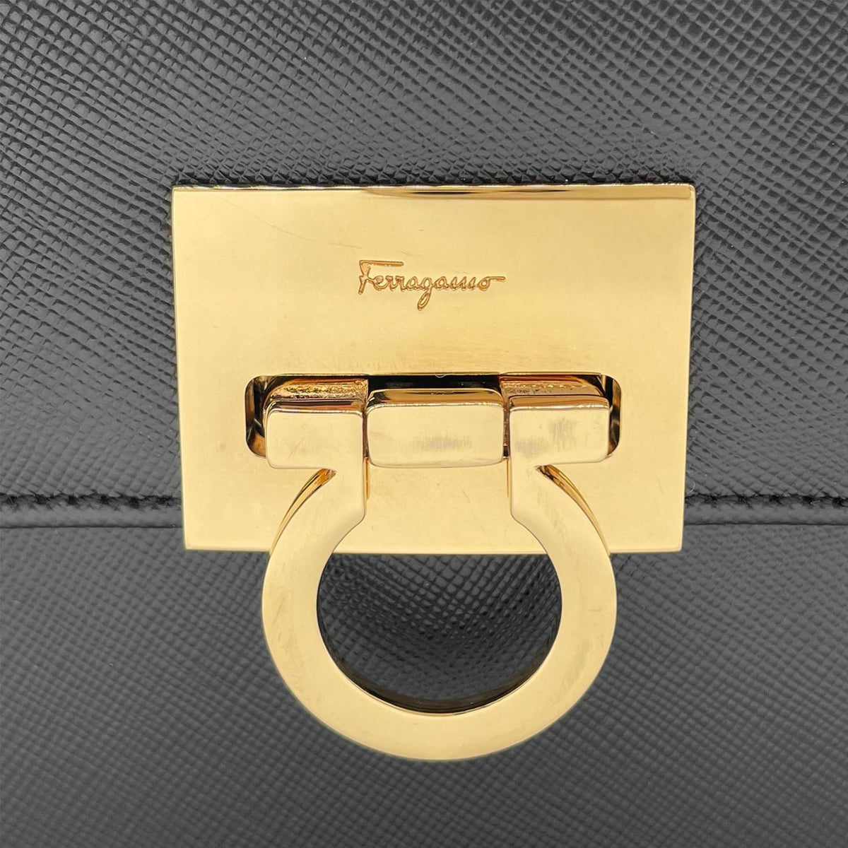 Salvatore Ferragamo Black Brown Leather Shoulder Bag (Pre-Owned)