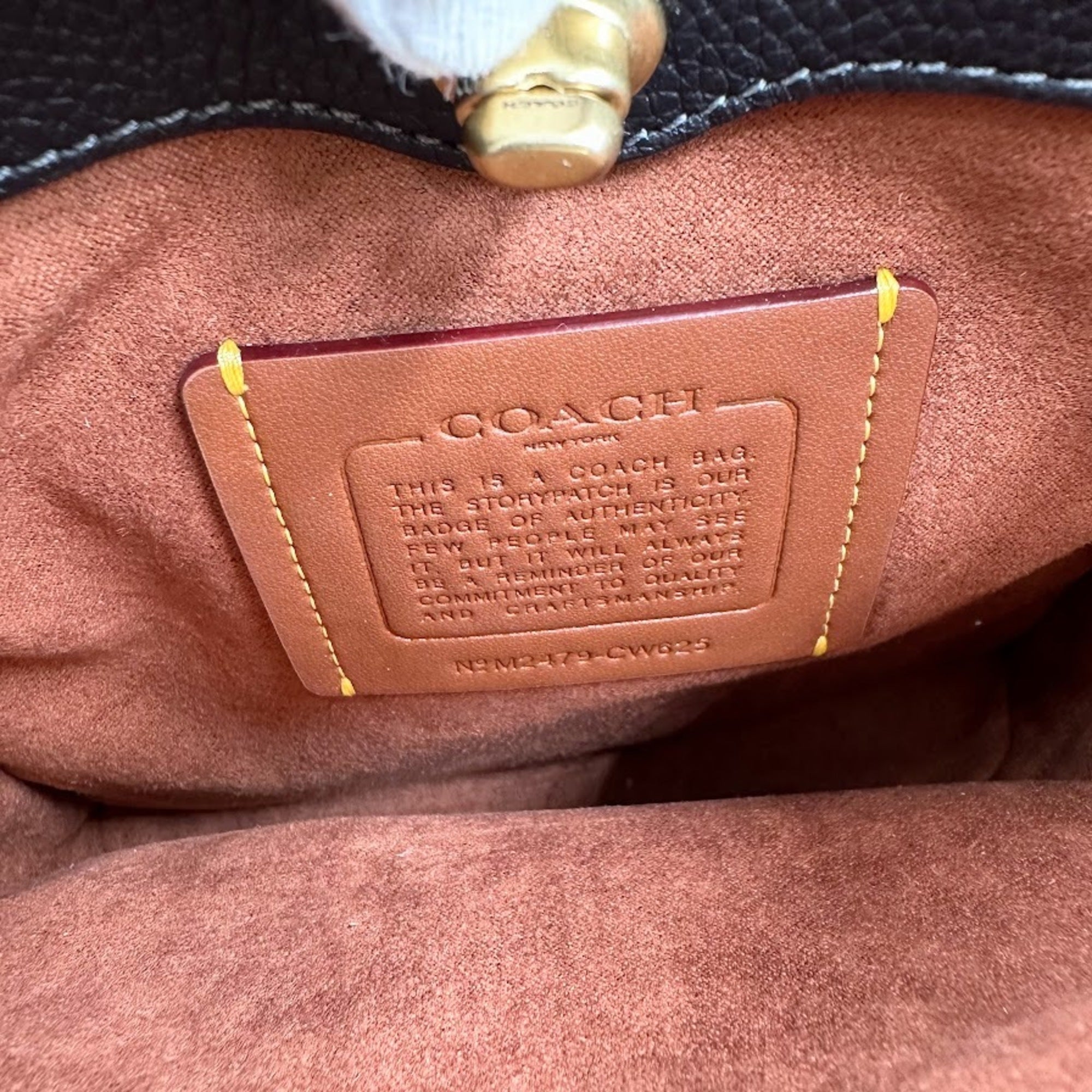 Coach Black Leather Shoulder Bag (Pre-Owned)