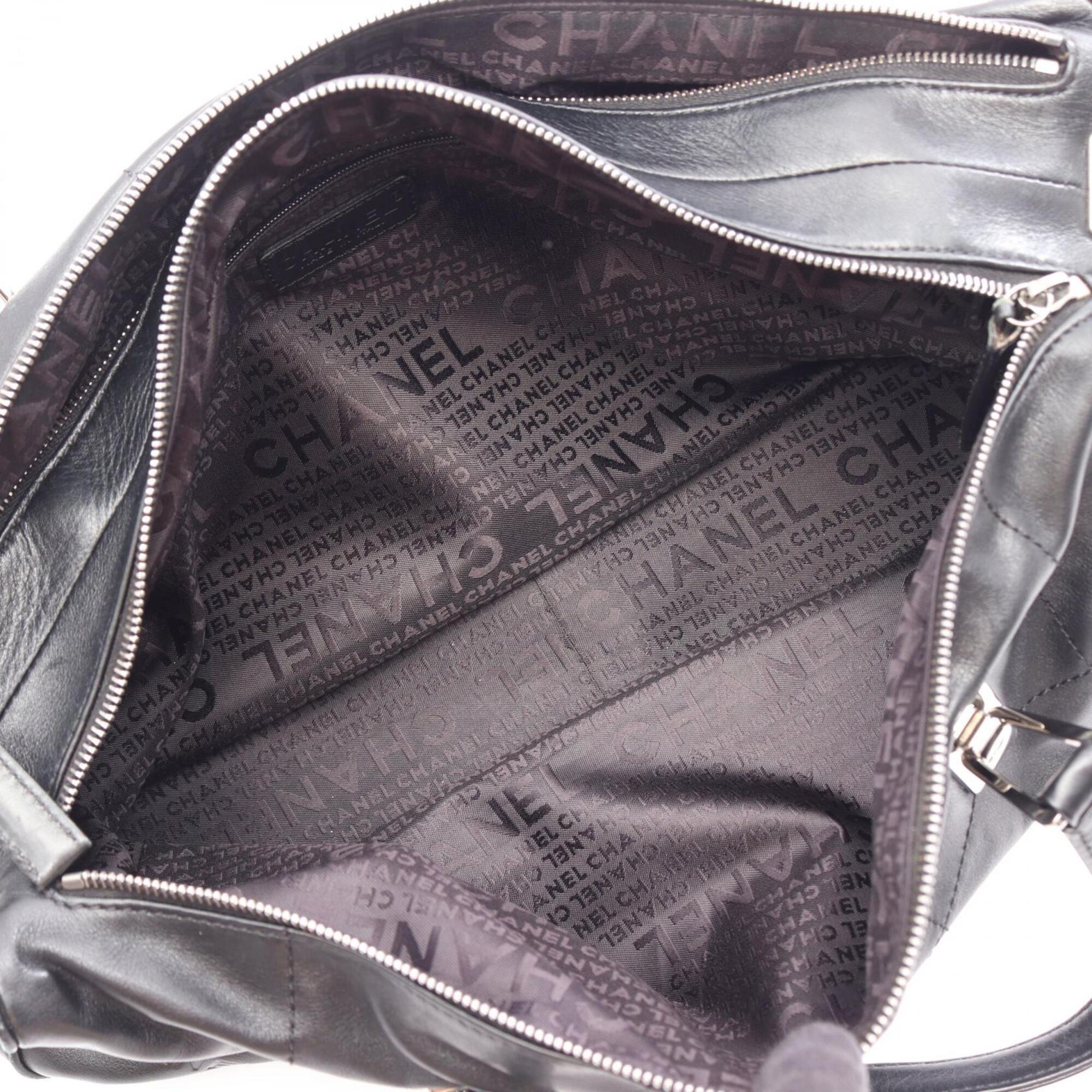 Chanel Black Leather Handbag (Pre-Owned)