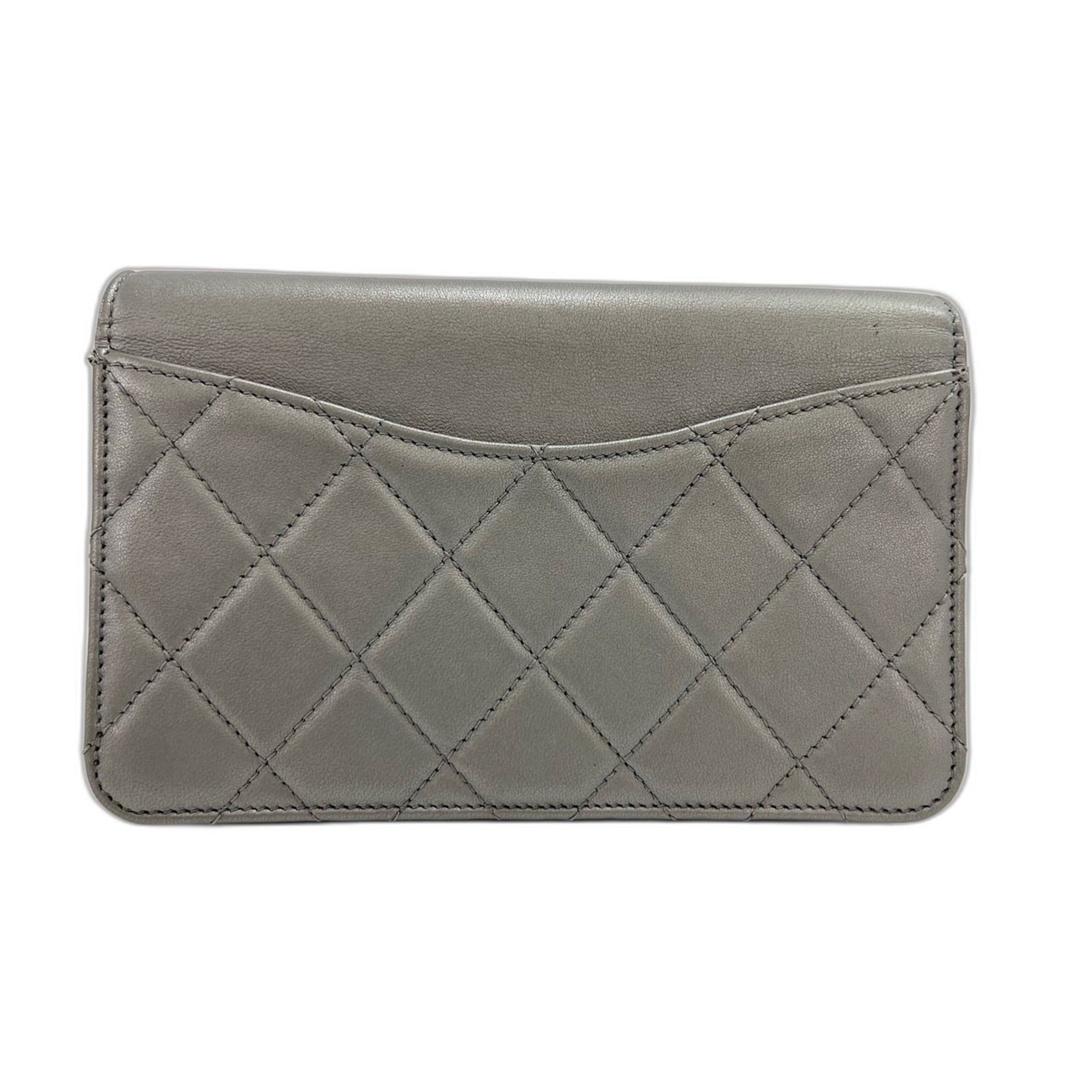 Chanel Silver Leather Shoulder Bag (Pre-Owned)