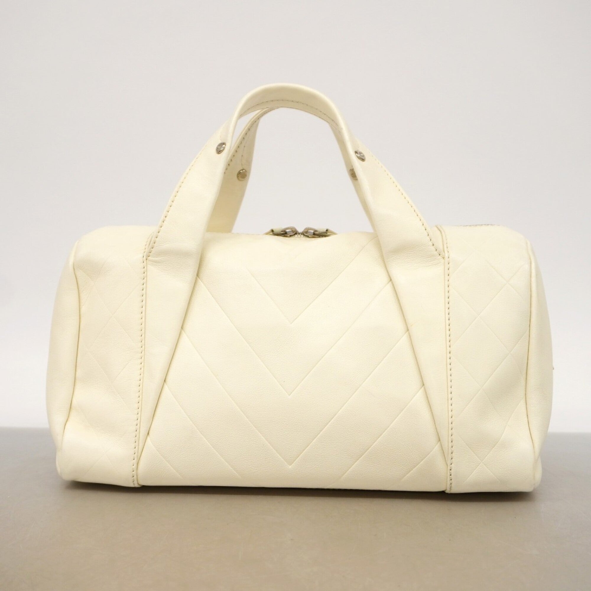 Chanel White Leather Handbag (Pre-Owned)