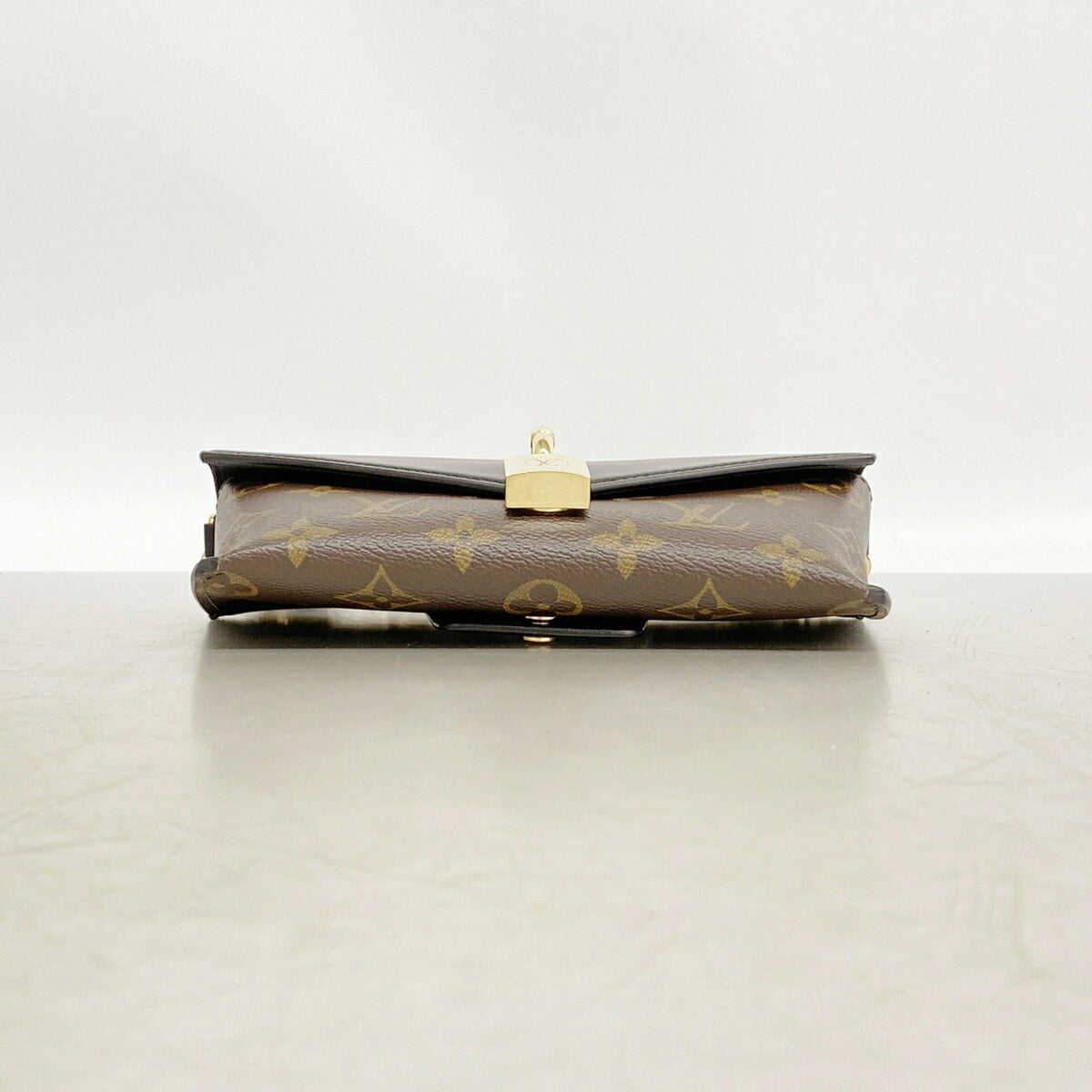 Louis Vuitton Noir Shoulder Bag (Pre-Owned)
