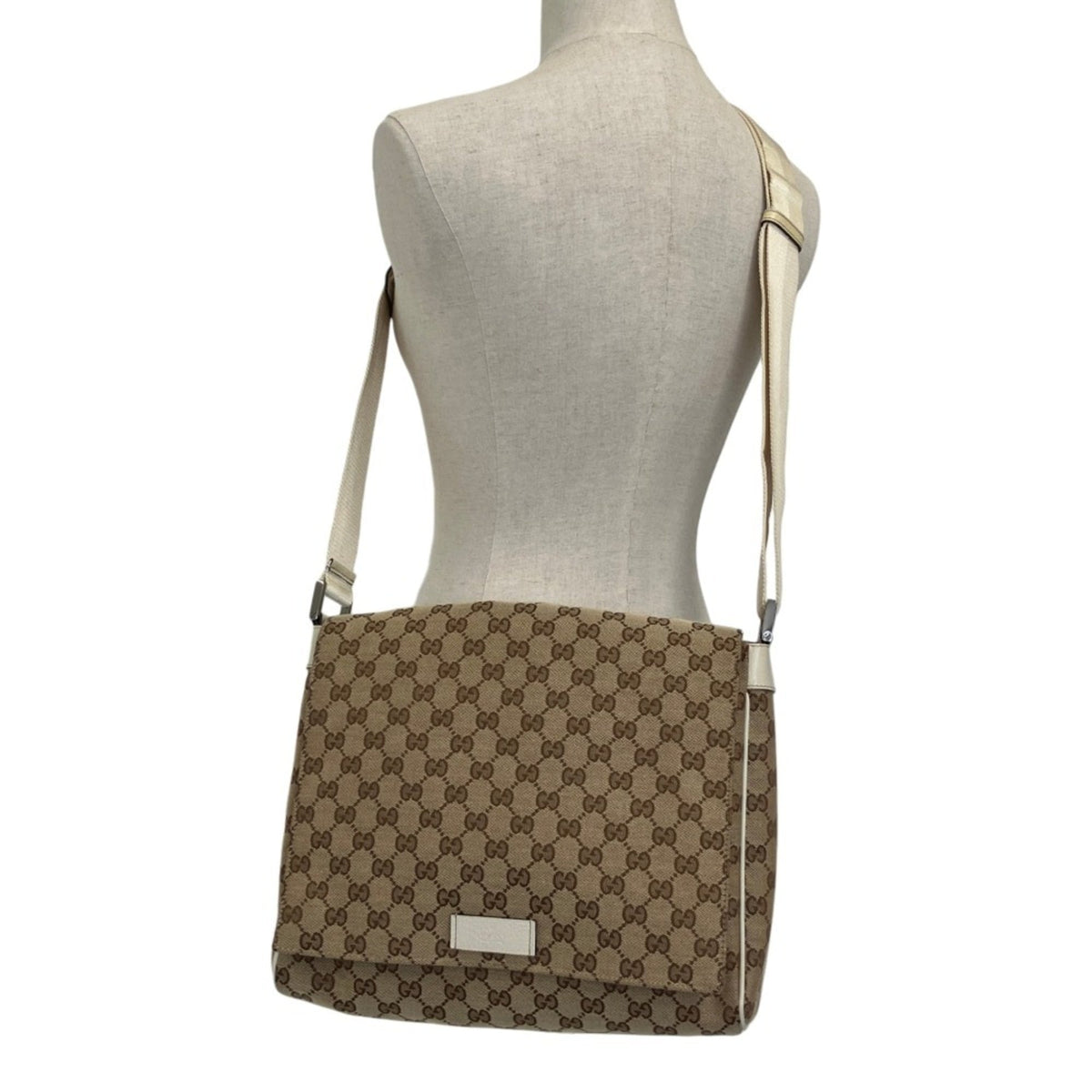 Gucci Gg Canvas Beige Gg Canvas Messenger Bag Shoulder Bag (Pre-Owned)