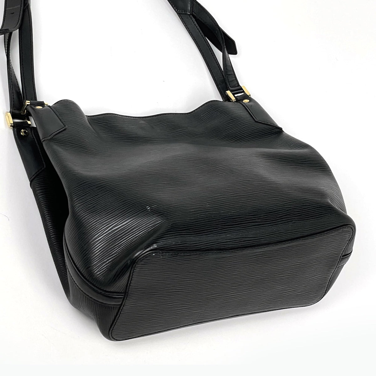 Louis Vuitton Black Noir Epi Leather Shoulder Bag (Pre-Owned)