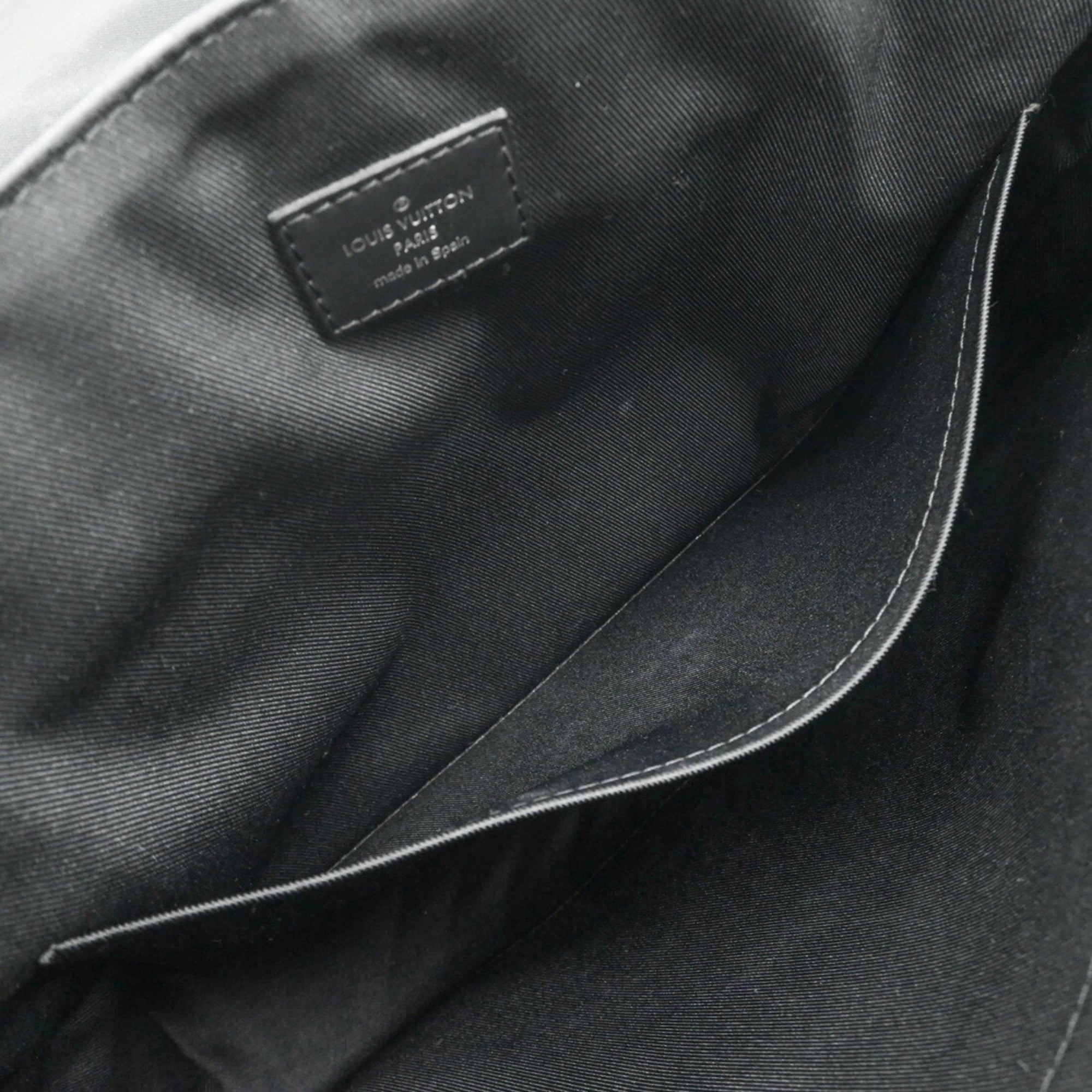 Louis Vuitton Black Monogram Eclipse Messenger Bag Shoulder Bag (Pre-Owned)