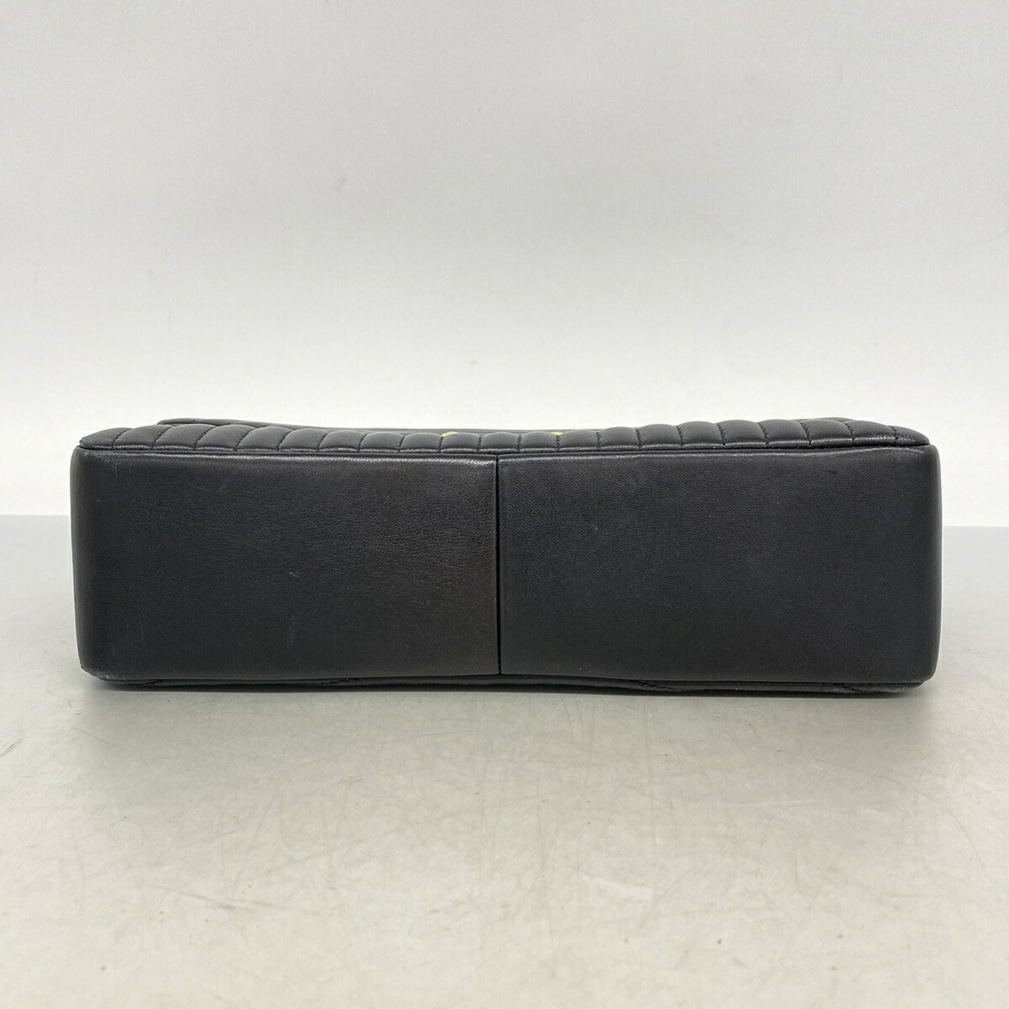 Chanel Black Leather Shoulder Bag (Pre-Owned)
