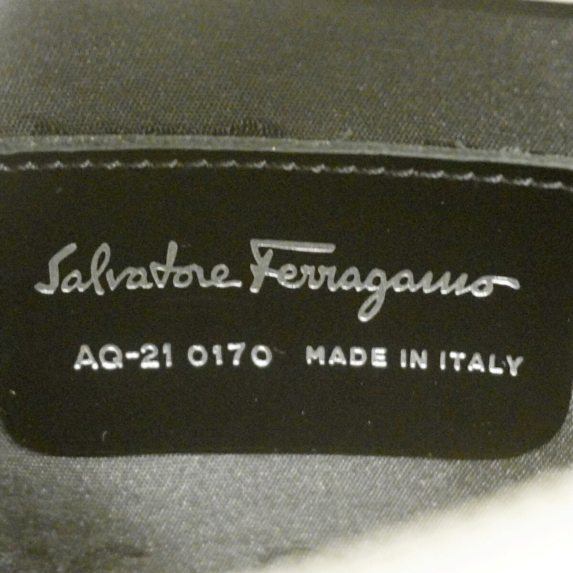 Salvatore Ferragamo White Leather Shoulder Bag (Pre-Owned)