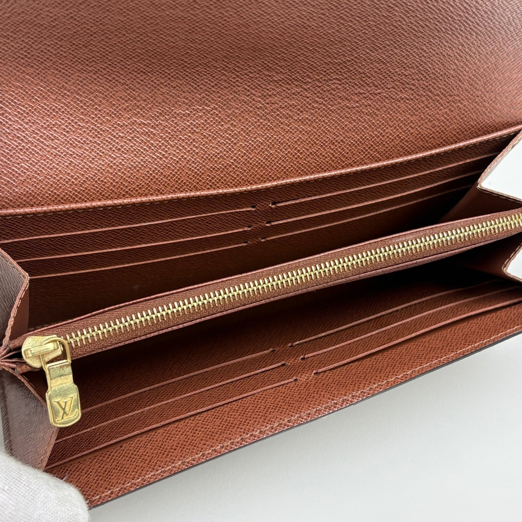 Louis Vuitton Brown Monogram Long Wallet (Bi-Fold) (Pre-Owned)