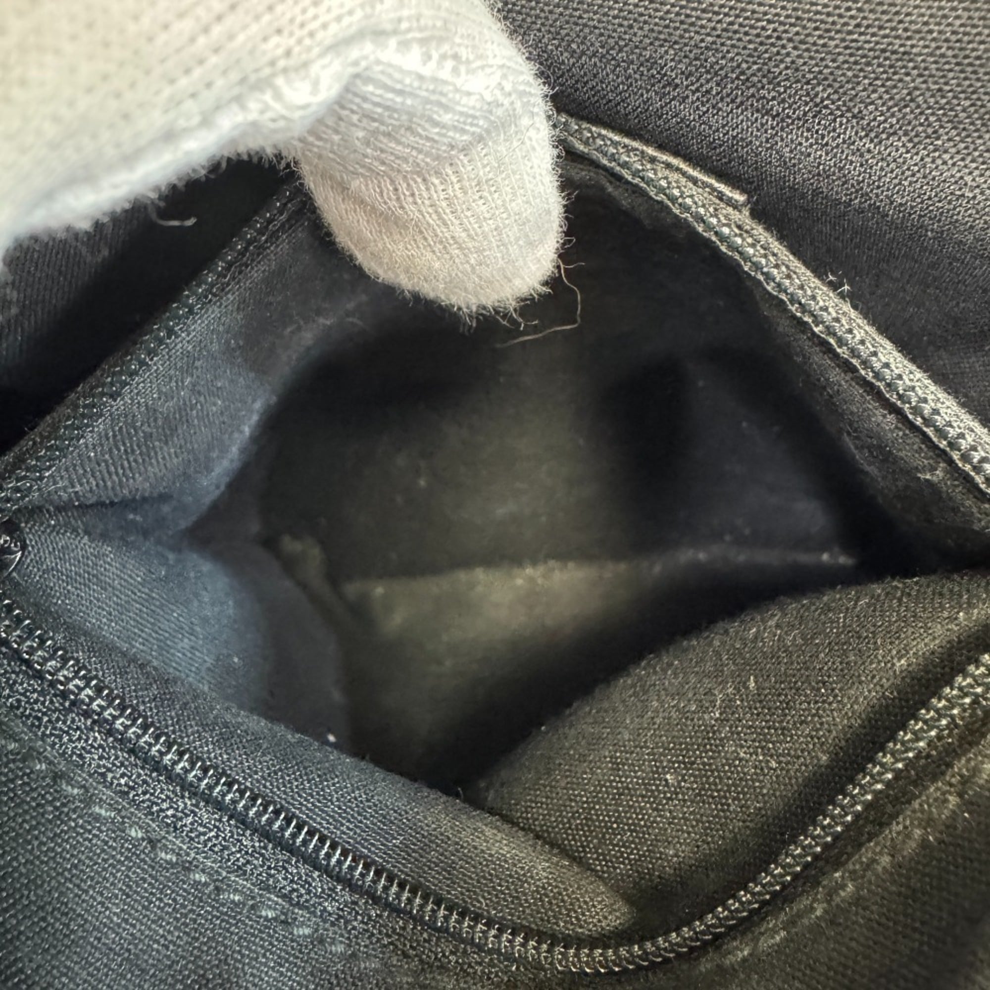 Bvlgari Black Leather Shoulder Bag (Pre-Owned)