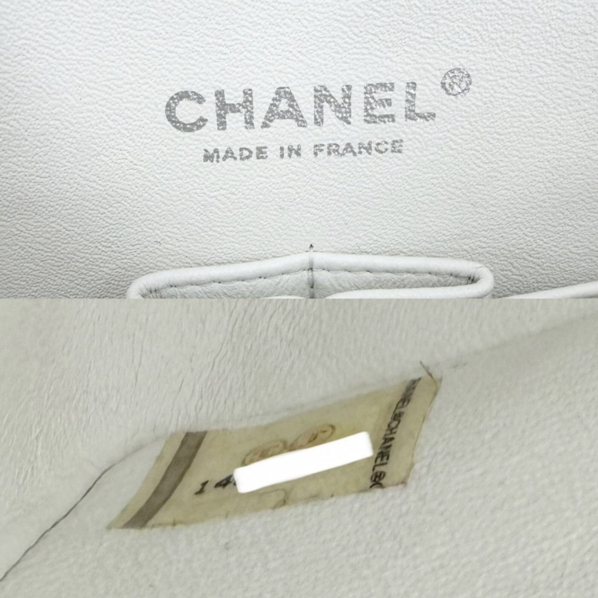 Chanel White Grained Calfskin Shoulder Bag (Pre-Owned)