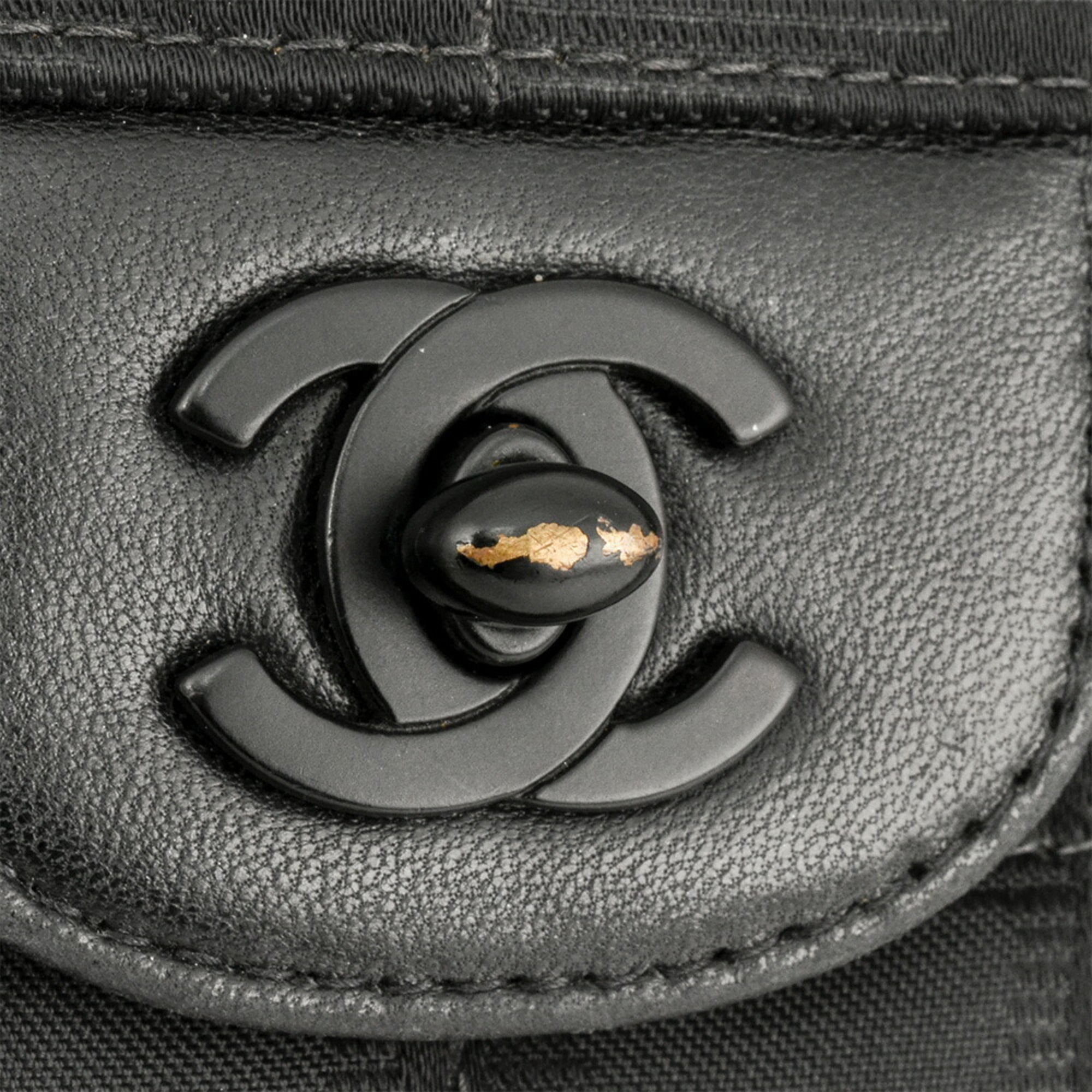 Chanel Black Nylon Shoulder Bag (Pre-Owned)