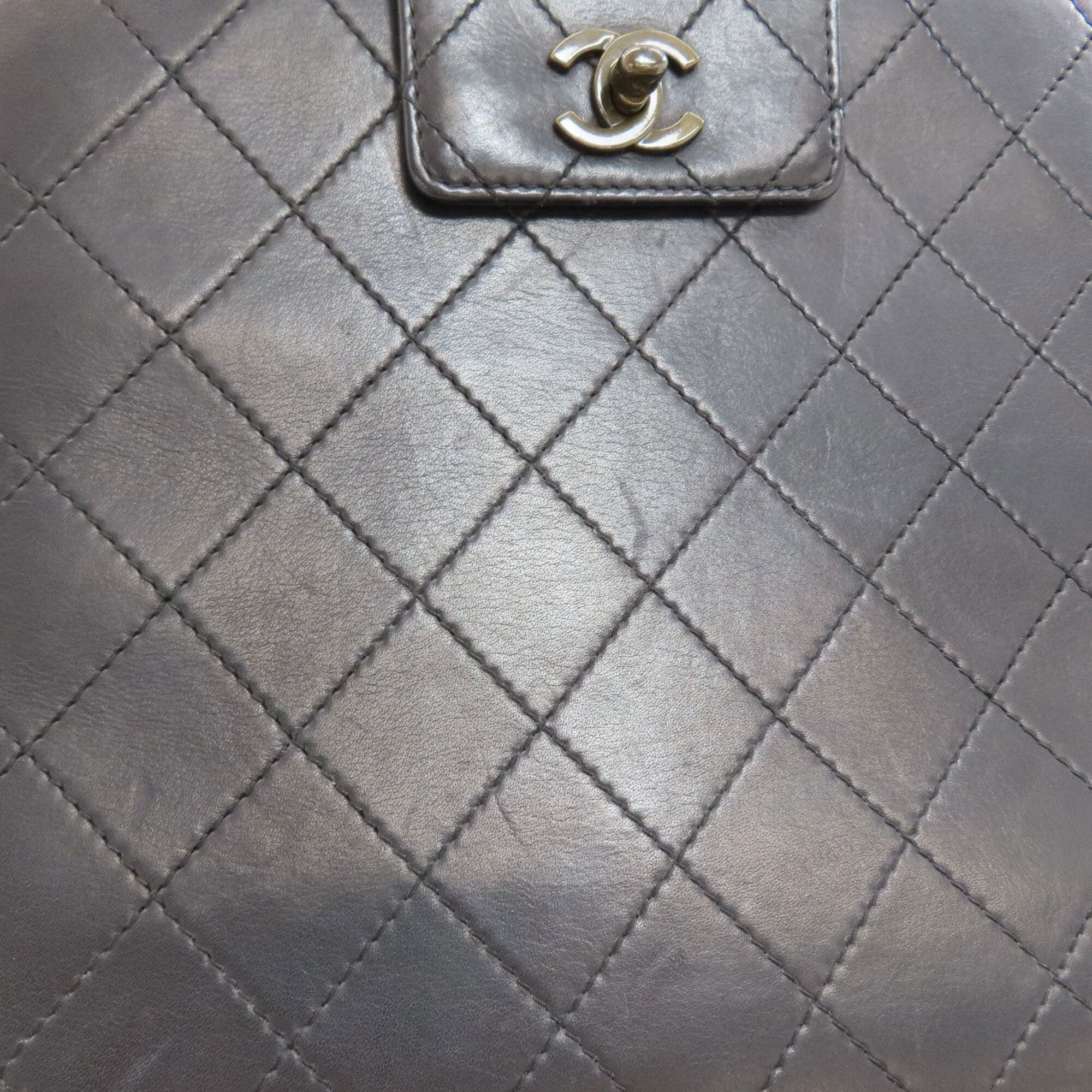 Chanel Matelasse Black Leather Handbag (Pre-Owned)