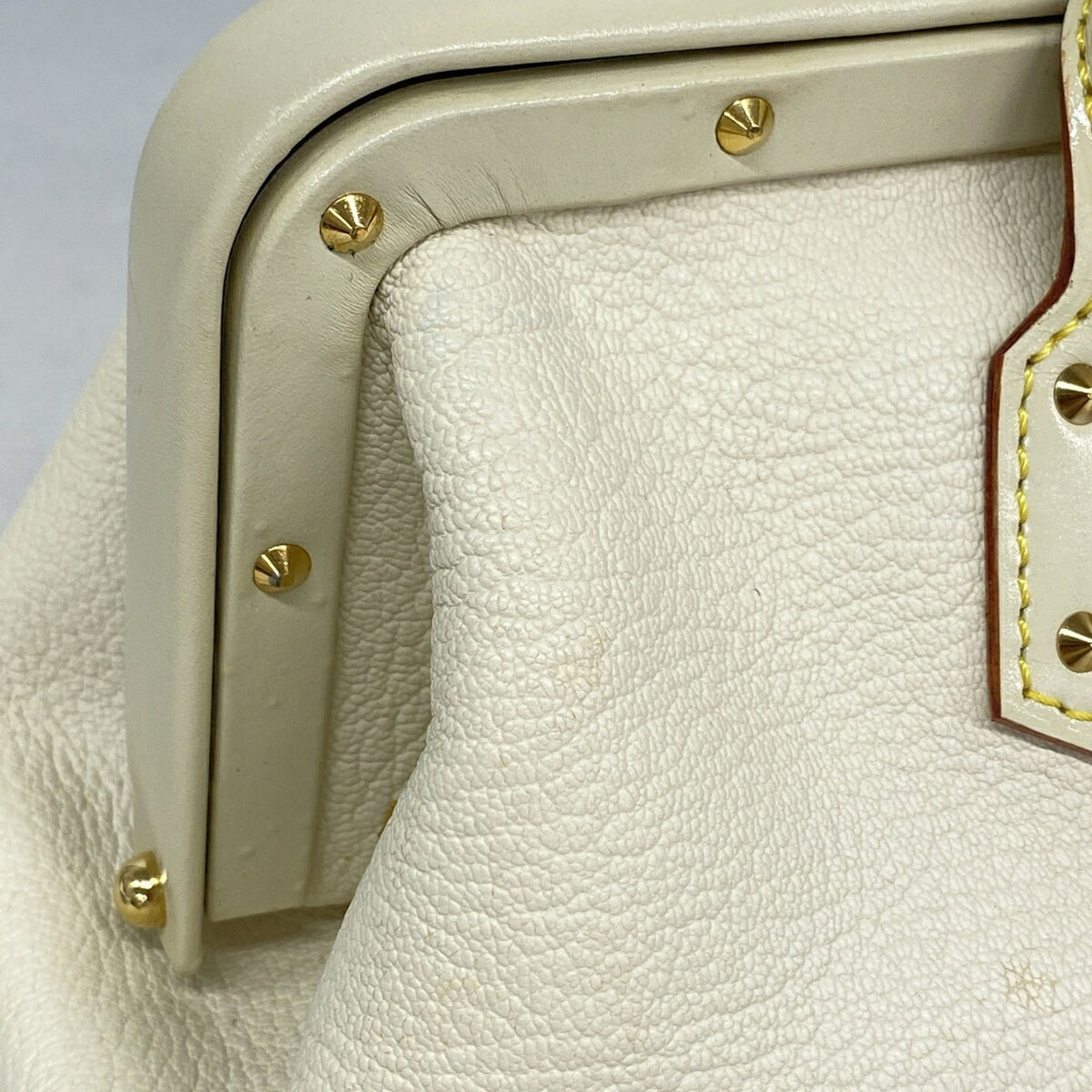 Louis Vuitton Blanc Handbag (Pre-Owned)