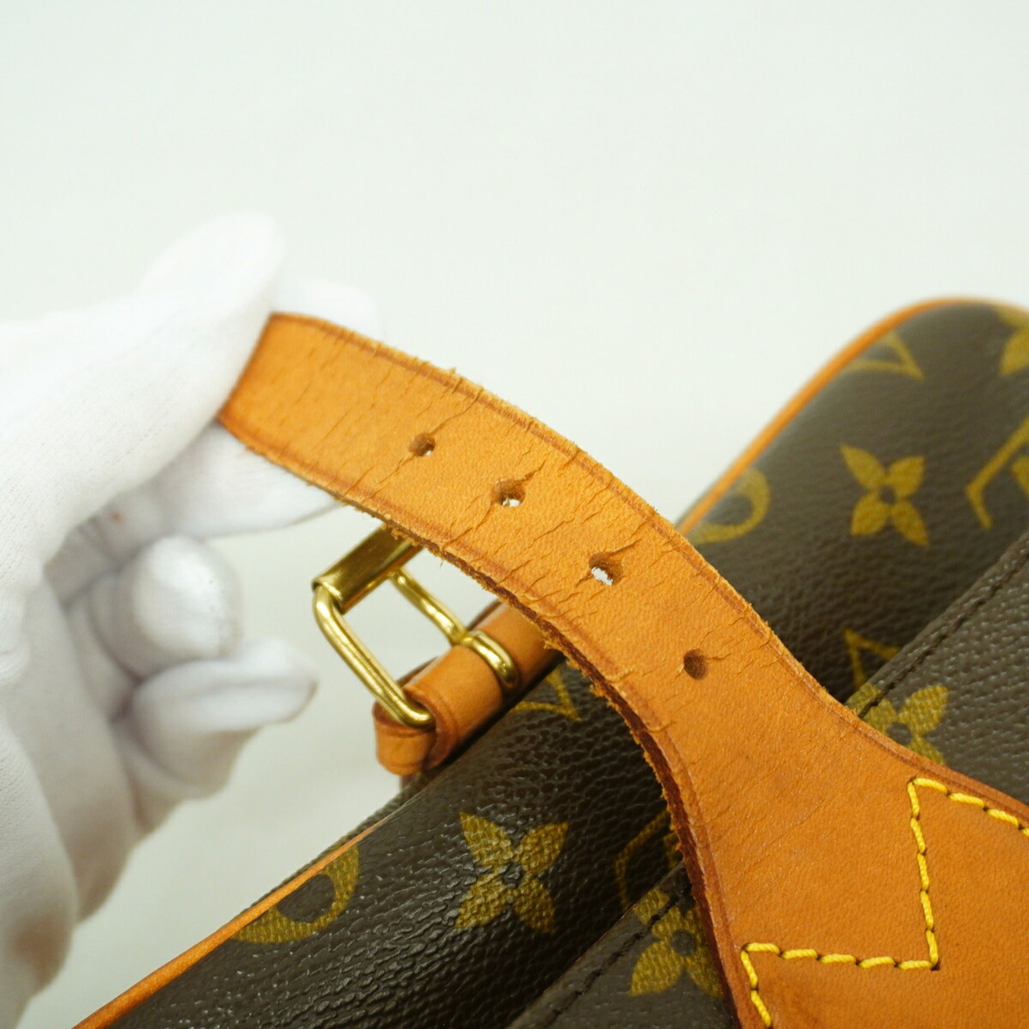 Louis Vuitton Brown Shoulder Bag (Pre-Owned)