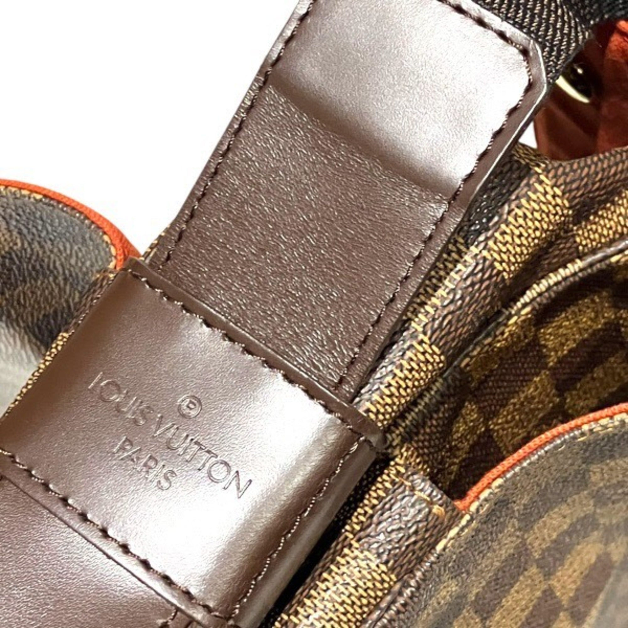 Louis Vuitton Brown Handbag Shoulder Bag (Pre-Owned)