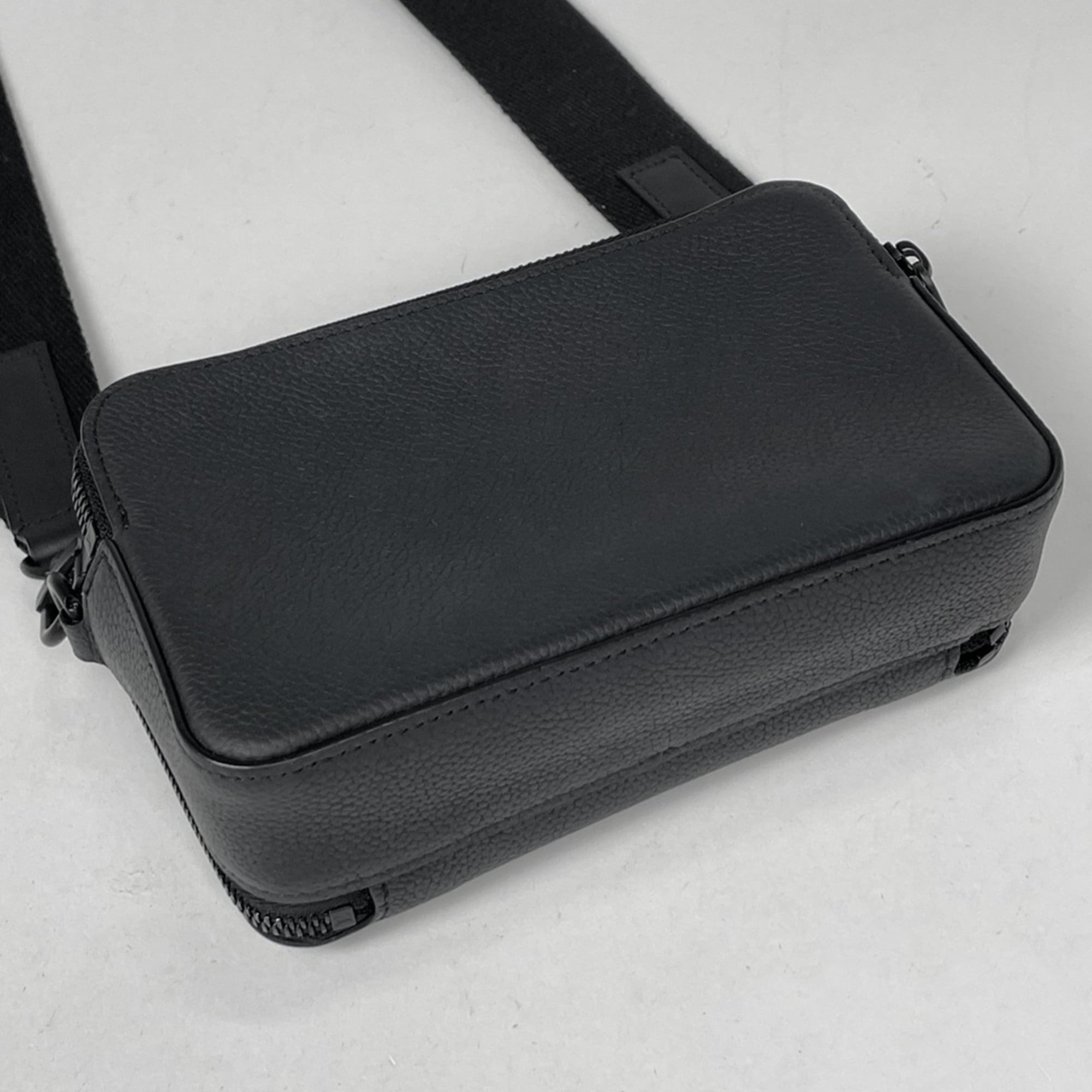 Louis Vuitton Black Noir Leather Shoulder Bag (Pre-Owned)