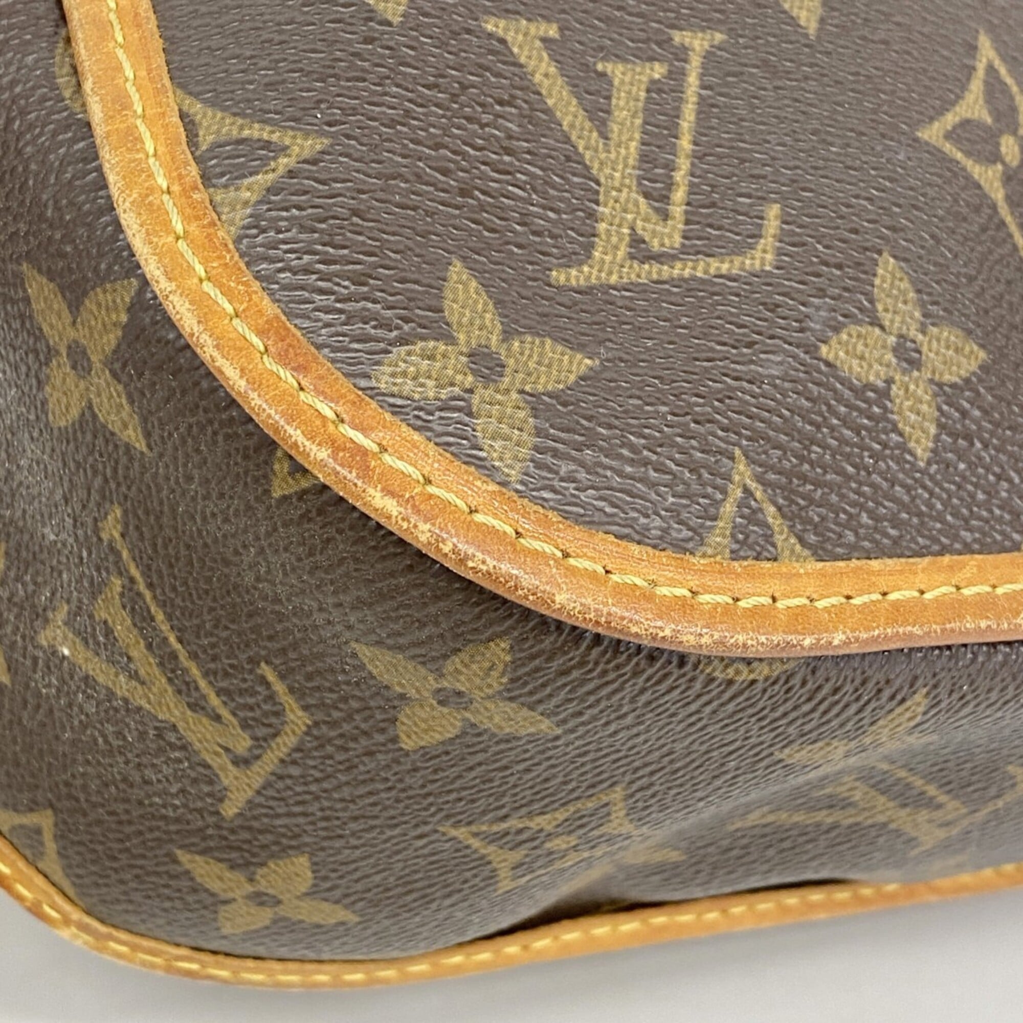 Louis Vuitton Brown Shoulder Bag (Pre-Owned)