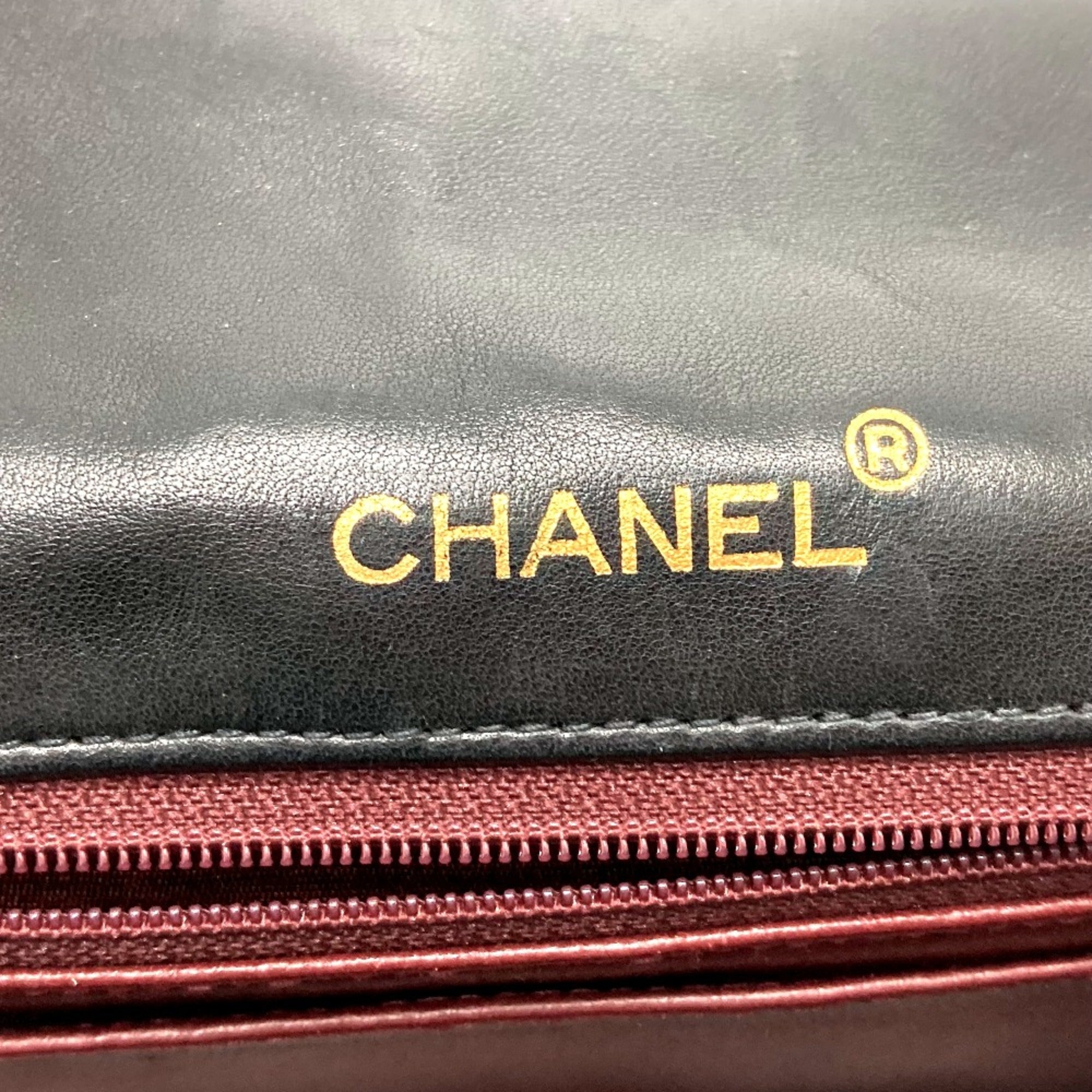 Chanel Black Leather Shoulder Bag (Pre-Owned)