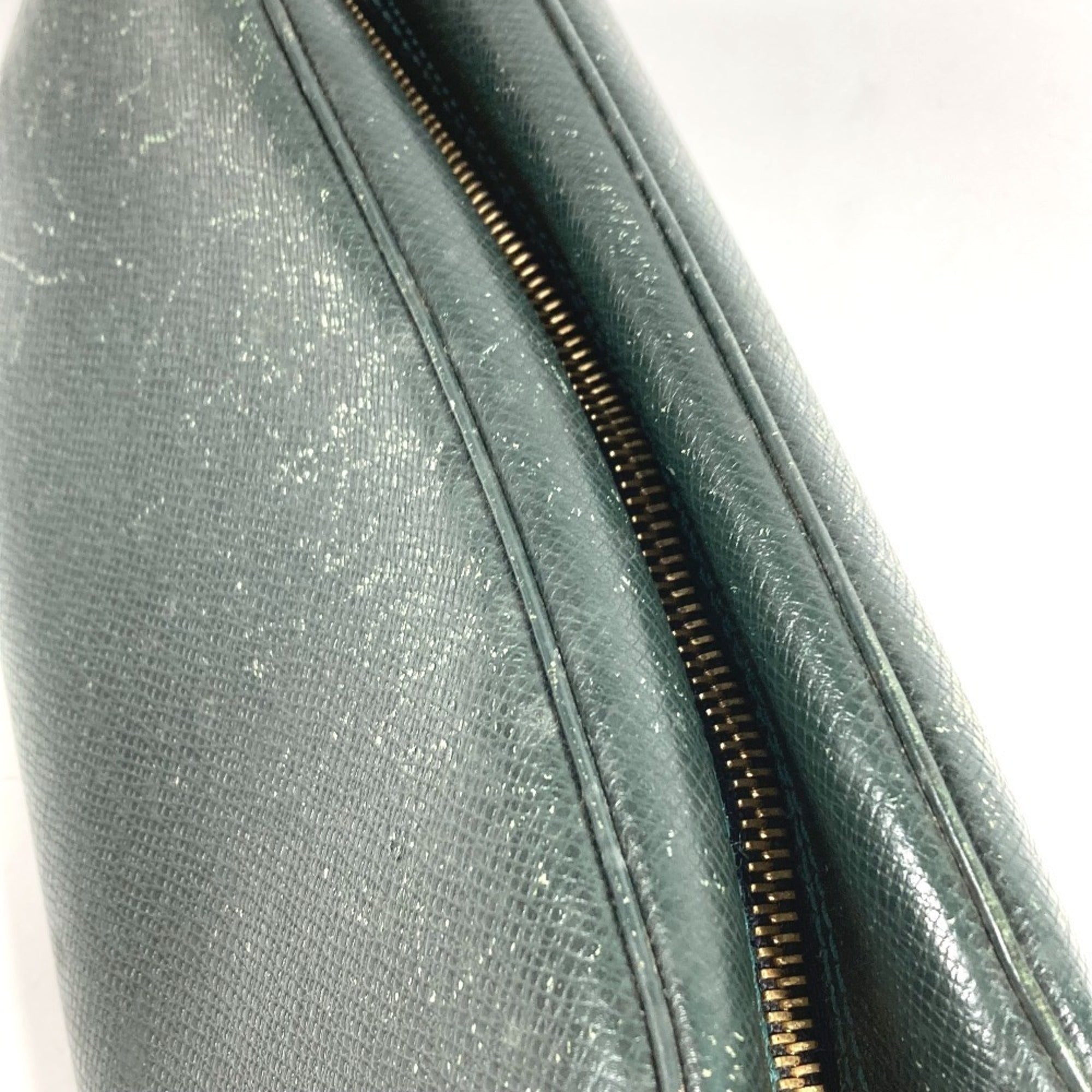 Louis Vuitton Taiga Episea Green Taiga Leather Handbag (Pre-Owned)