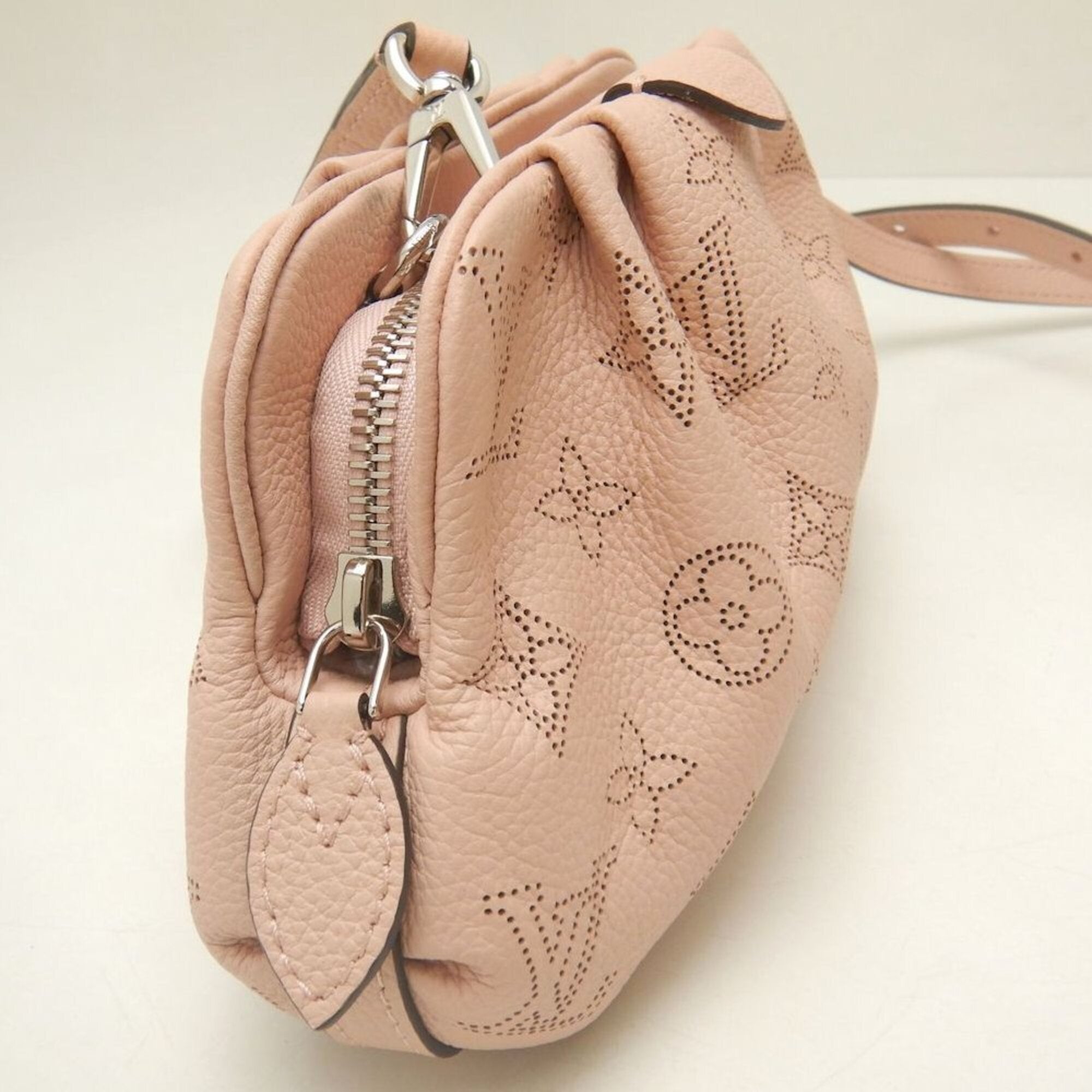 Louis Vuitton Mahina Magnolia Mahina Leather Shoulder Bag (Pre-Owned)