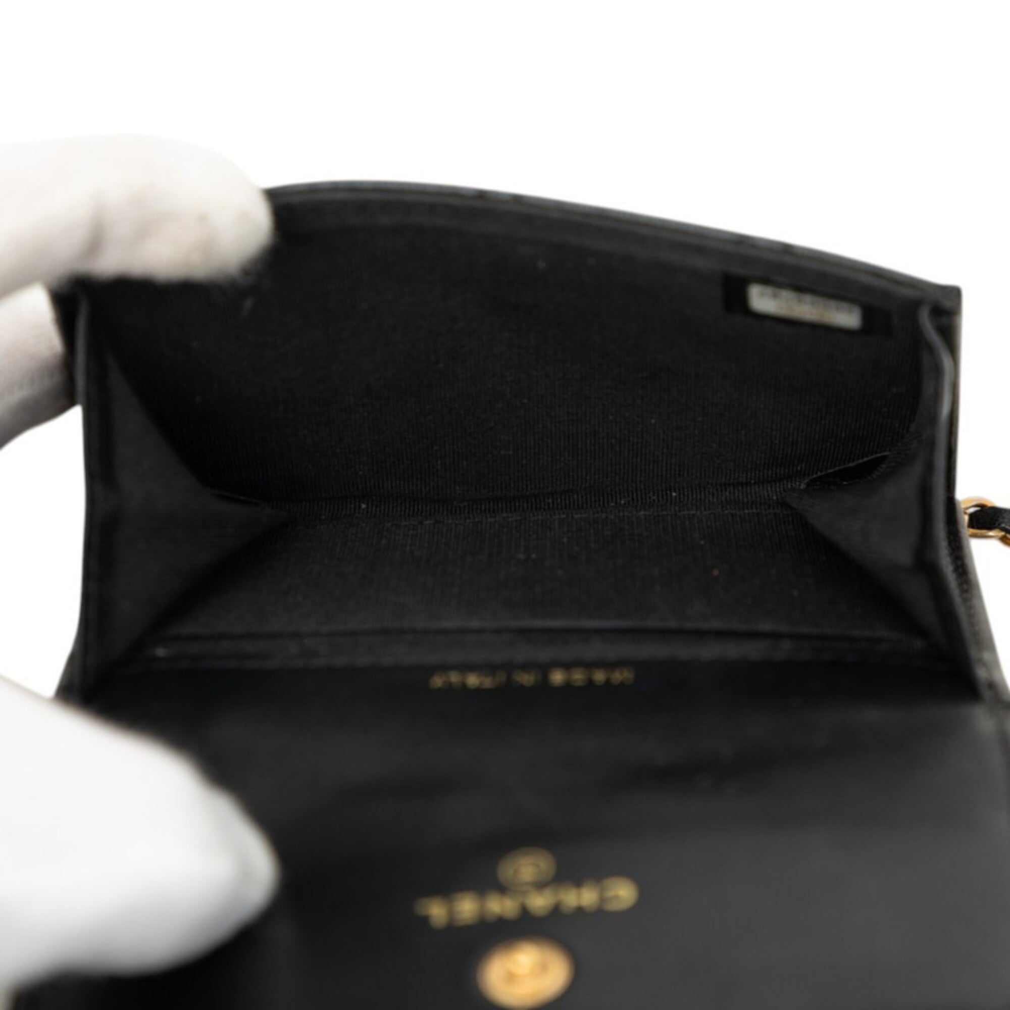 Chanel Black Leather Shoulder Bag (Pre-Owned)