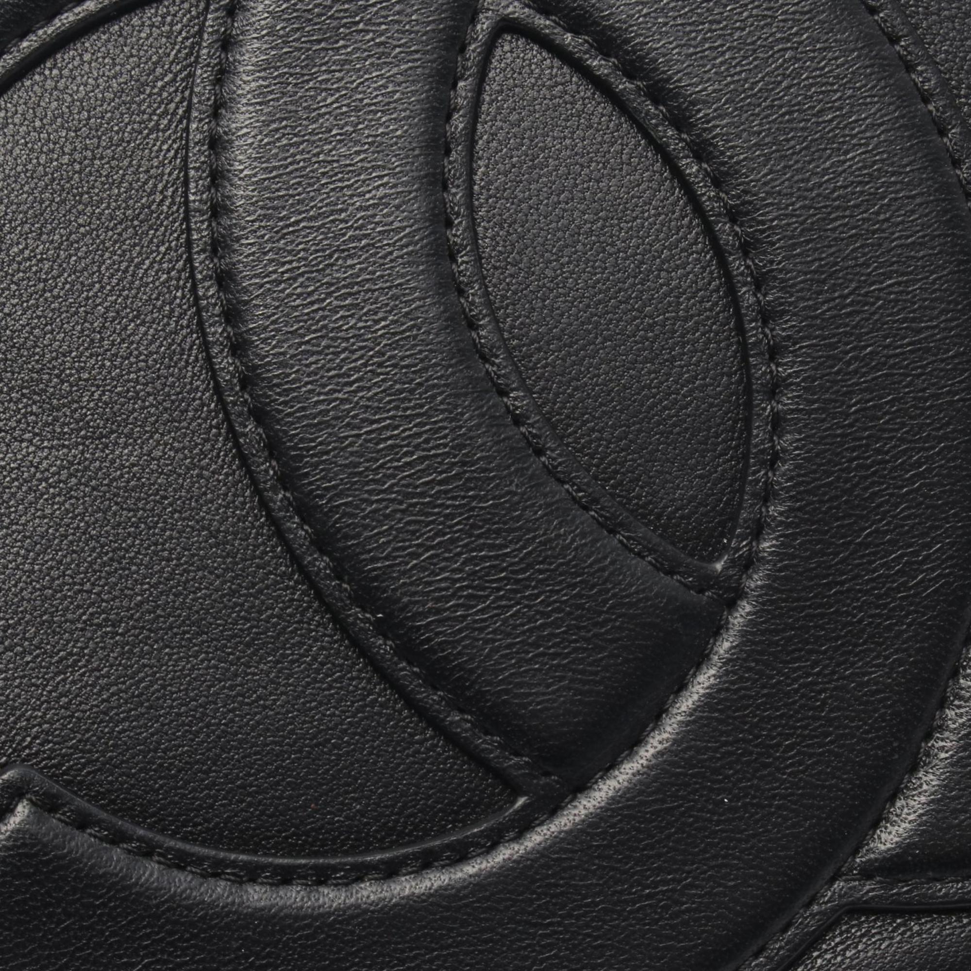 Chanel Black Leather Shoulder Bag (Pre-Owned)
