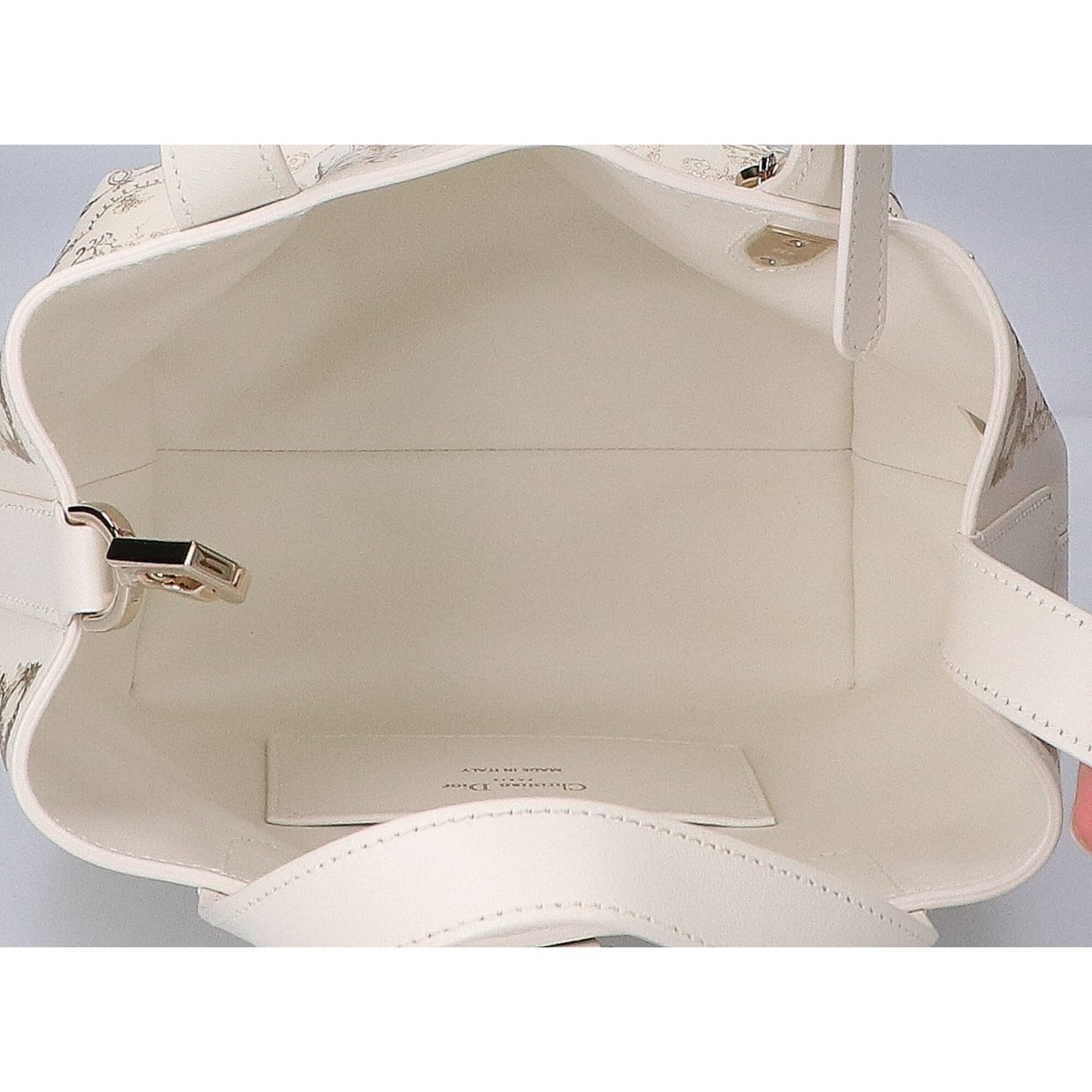 Christian Dior White Leather Handbag (Pre-Owned)
