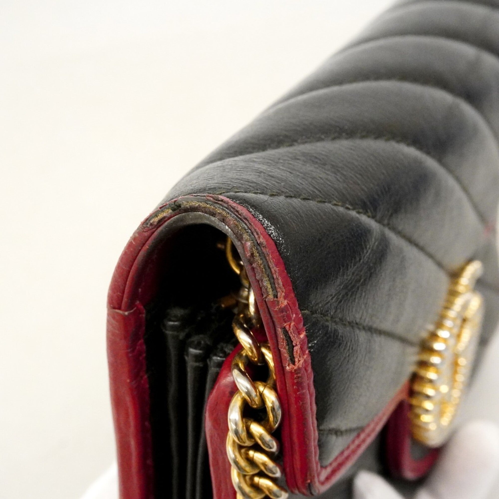 Gucci Black Leather Chain/Shoulder Wallet (Pre-Owned)