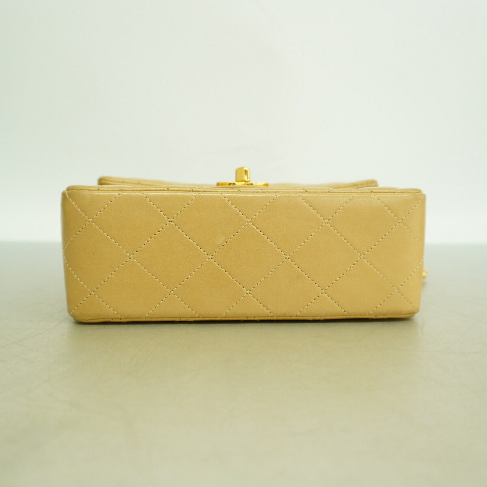 Chanel Beige Leather Shoulder Bag (Pre-Owned)